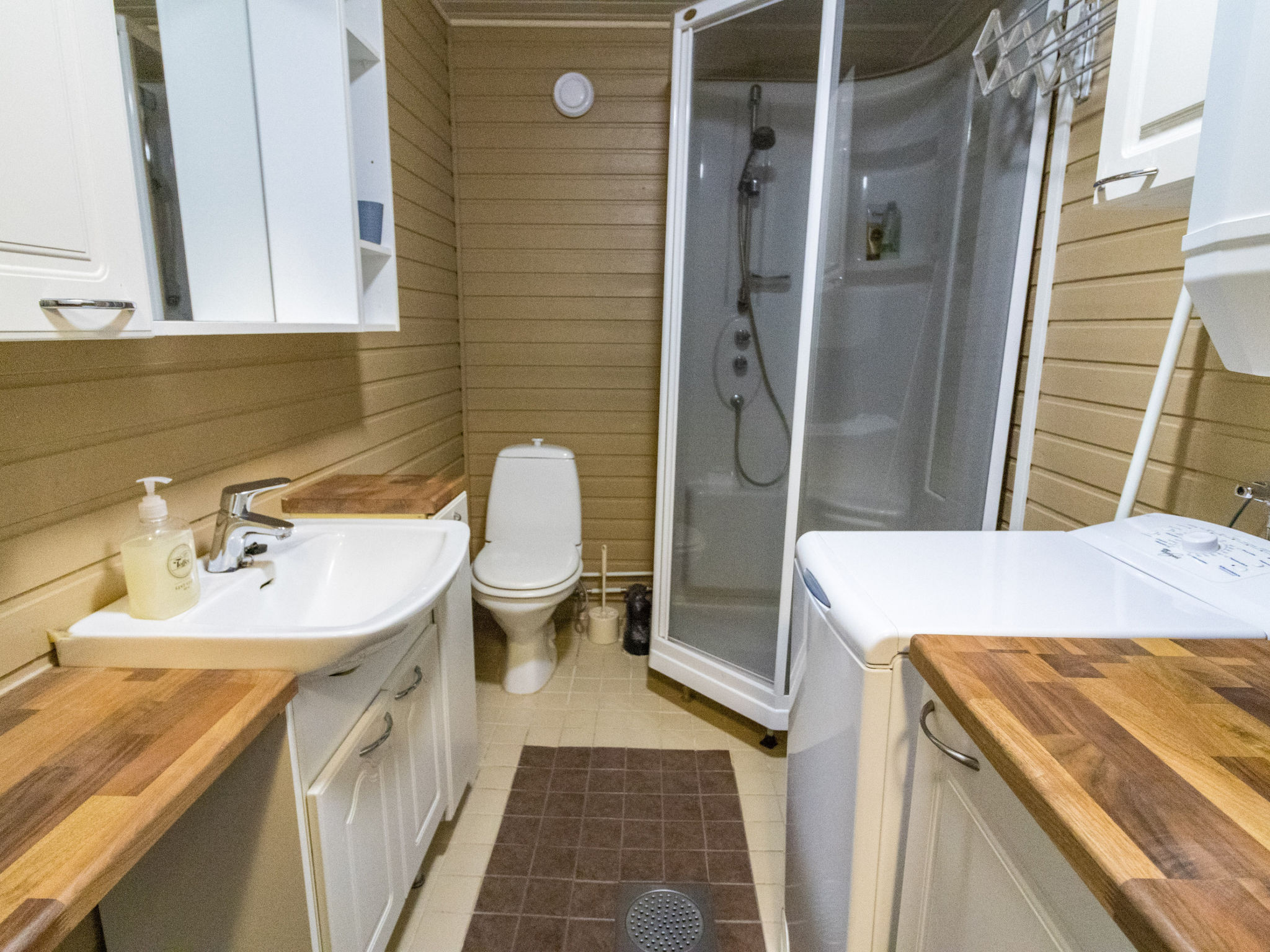 Lystikämän tupa-Binnen