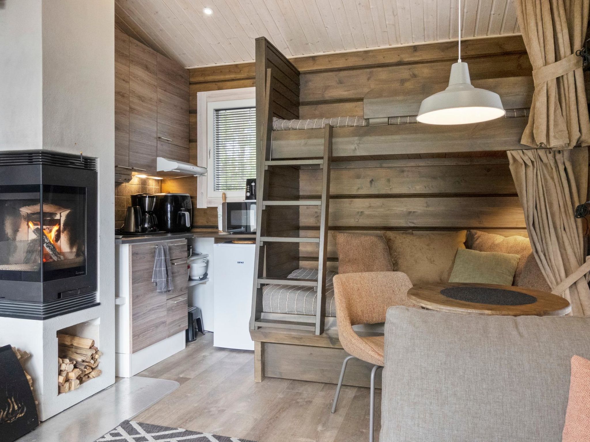 Lystikämän elämys-Dedans