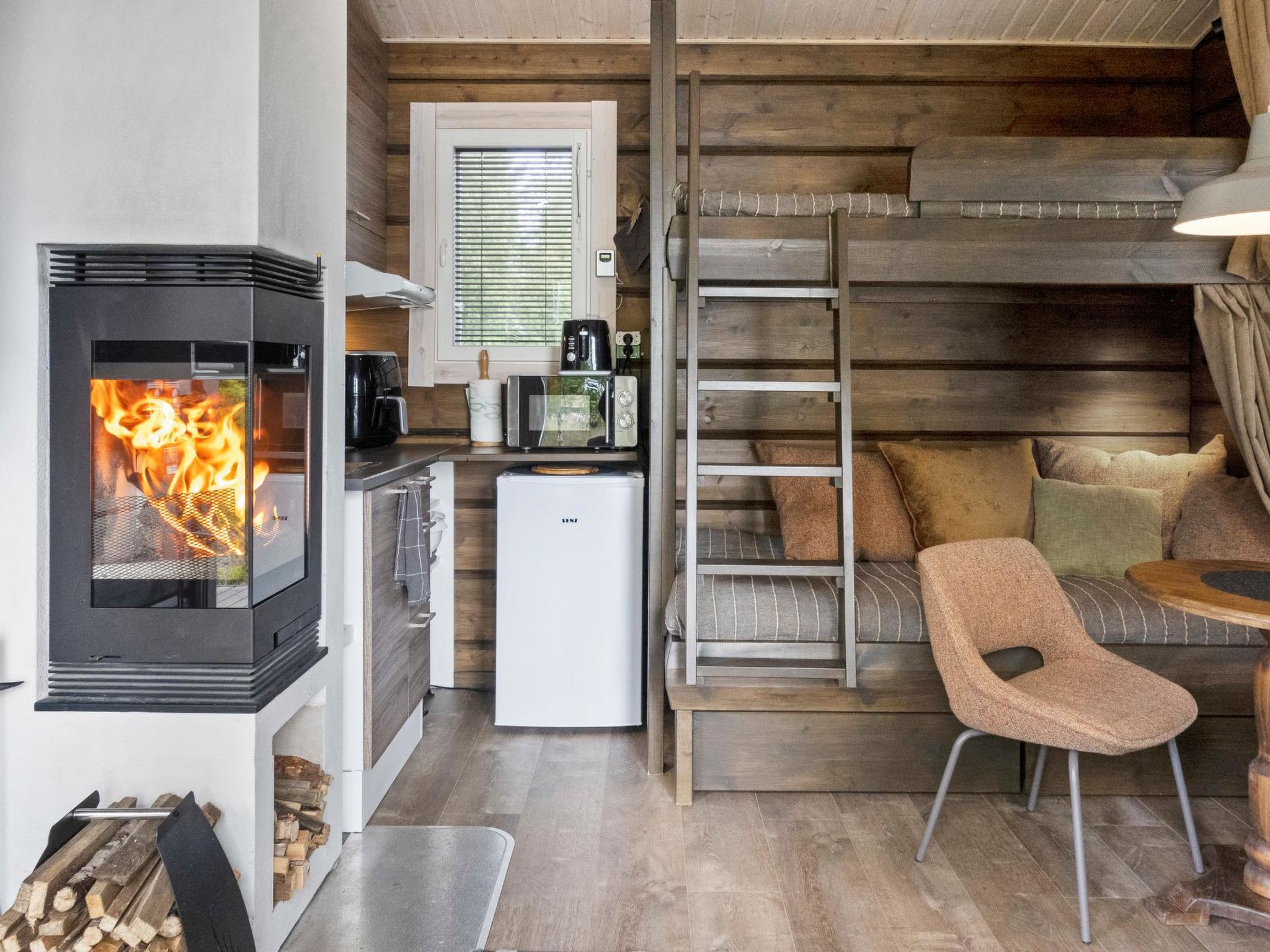 Lystikämän elämys-Dedans