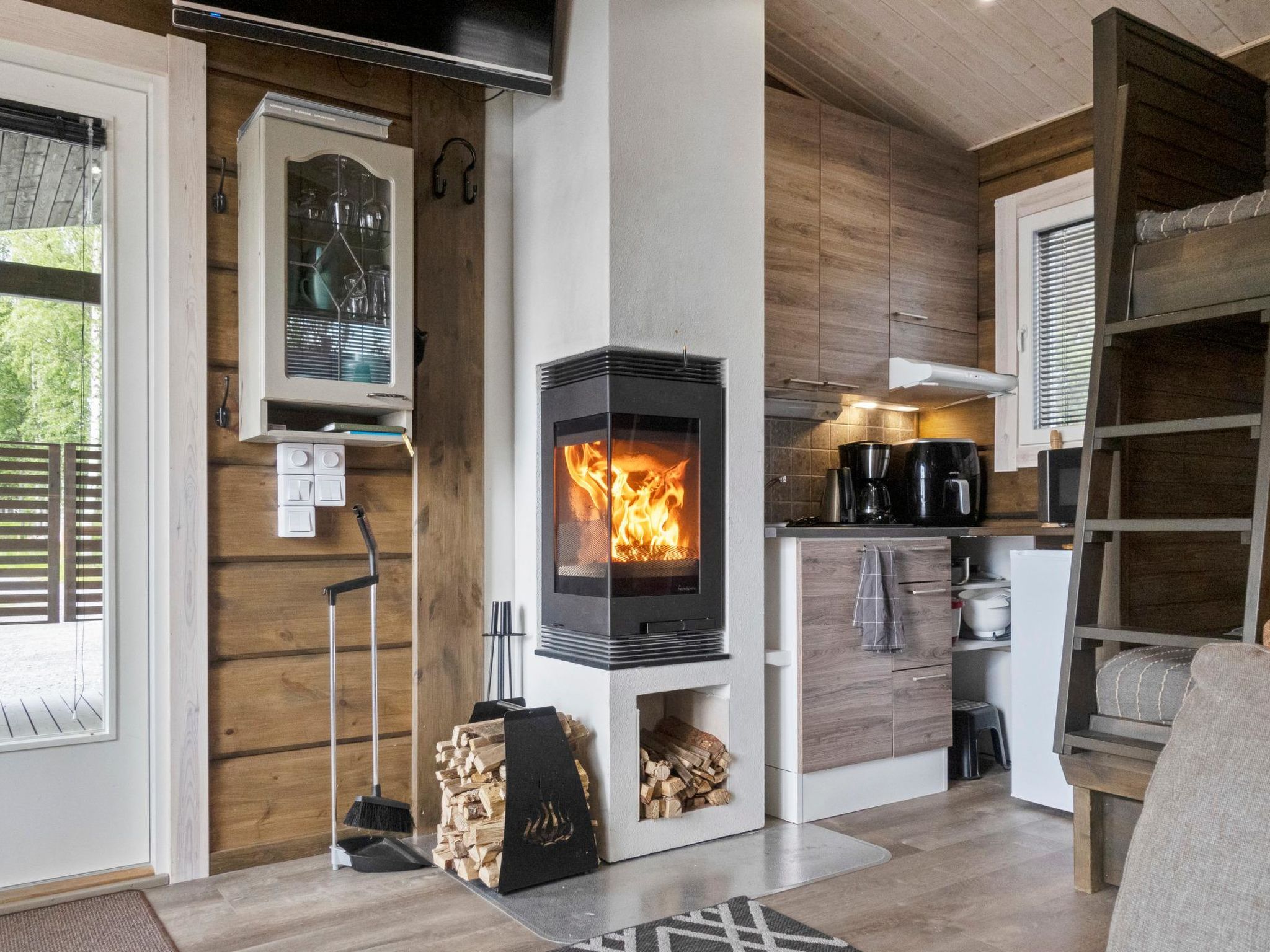 Lystikämän elämys-Dedans