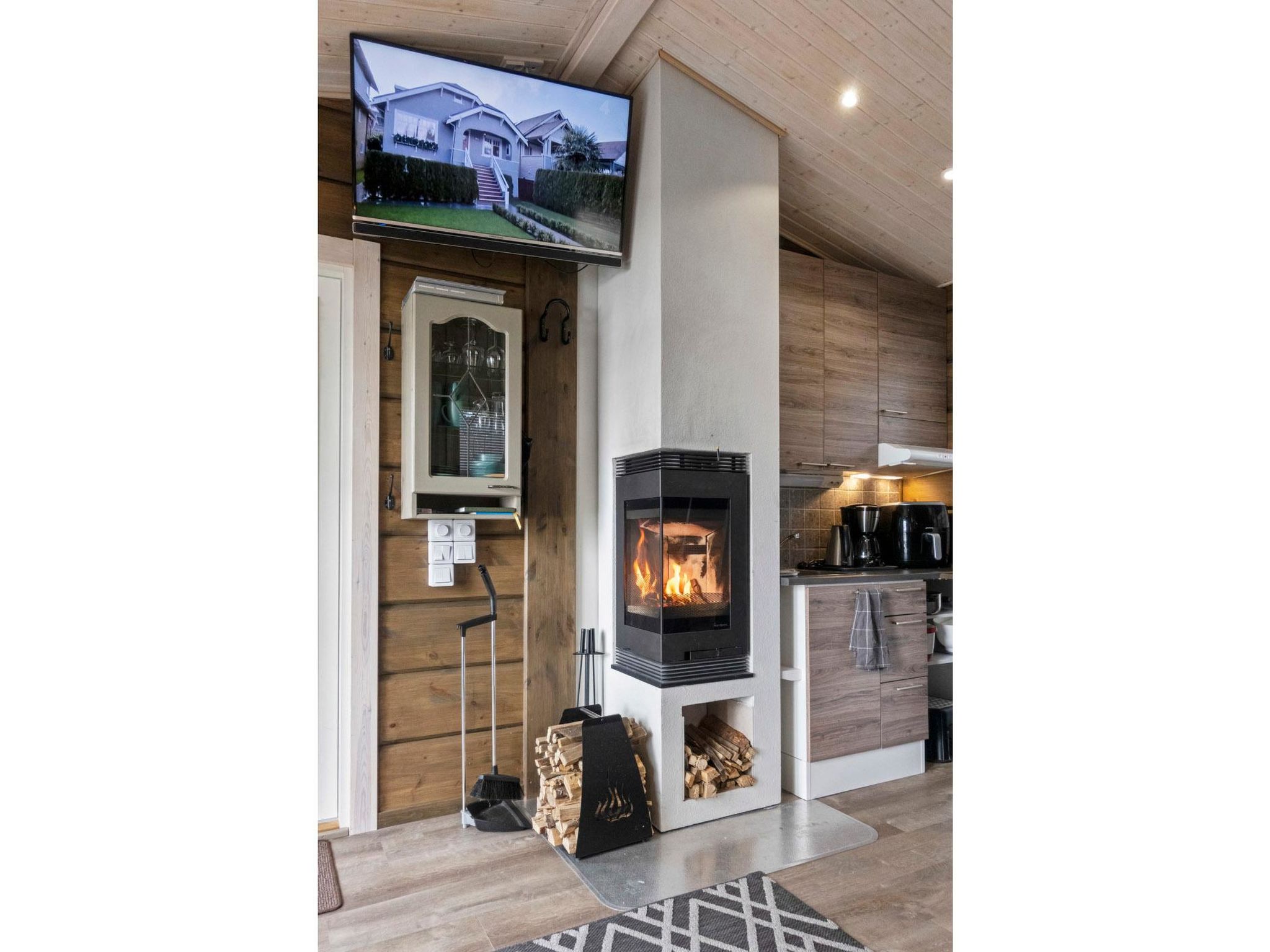 Lystikämän elämys-Dedans