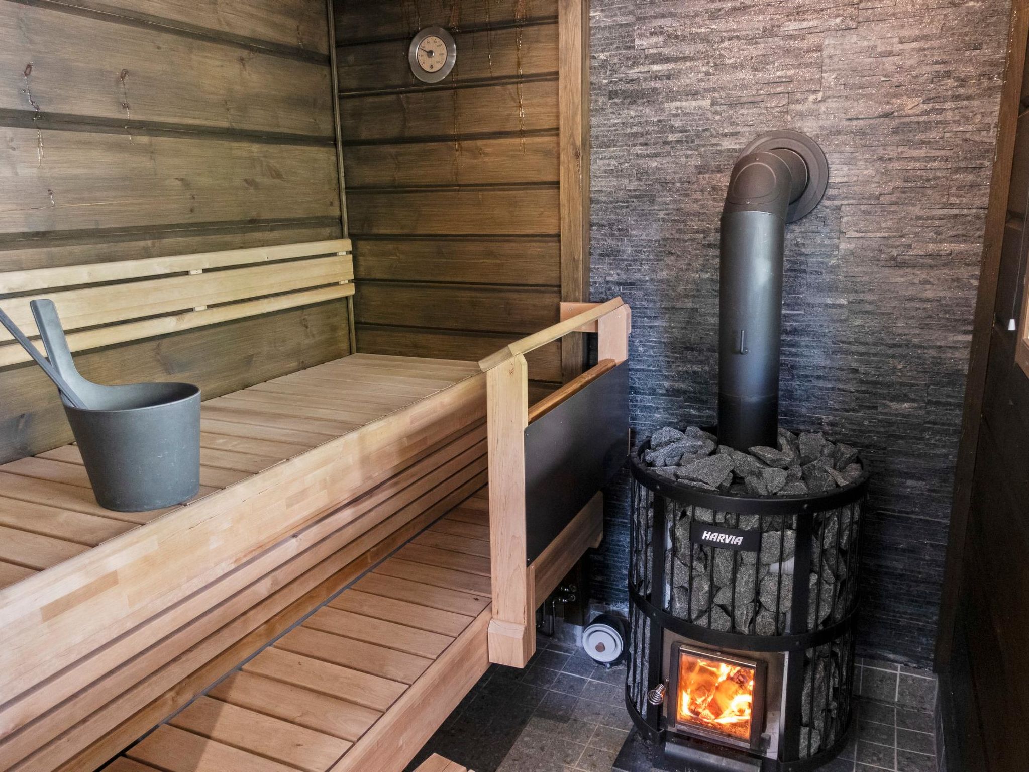 Lystikämän elämys-Dedans