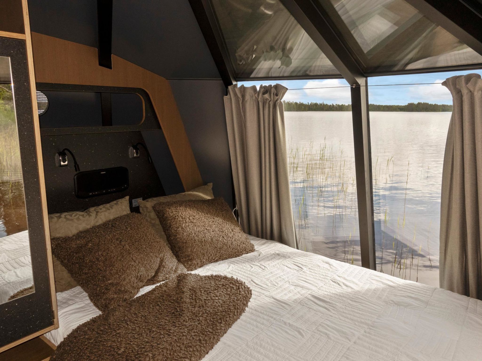 Lystikämän elämys-Dedans