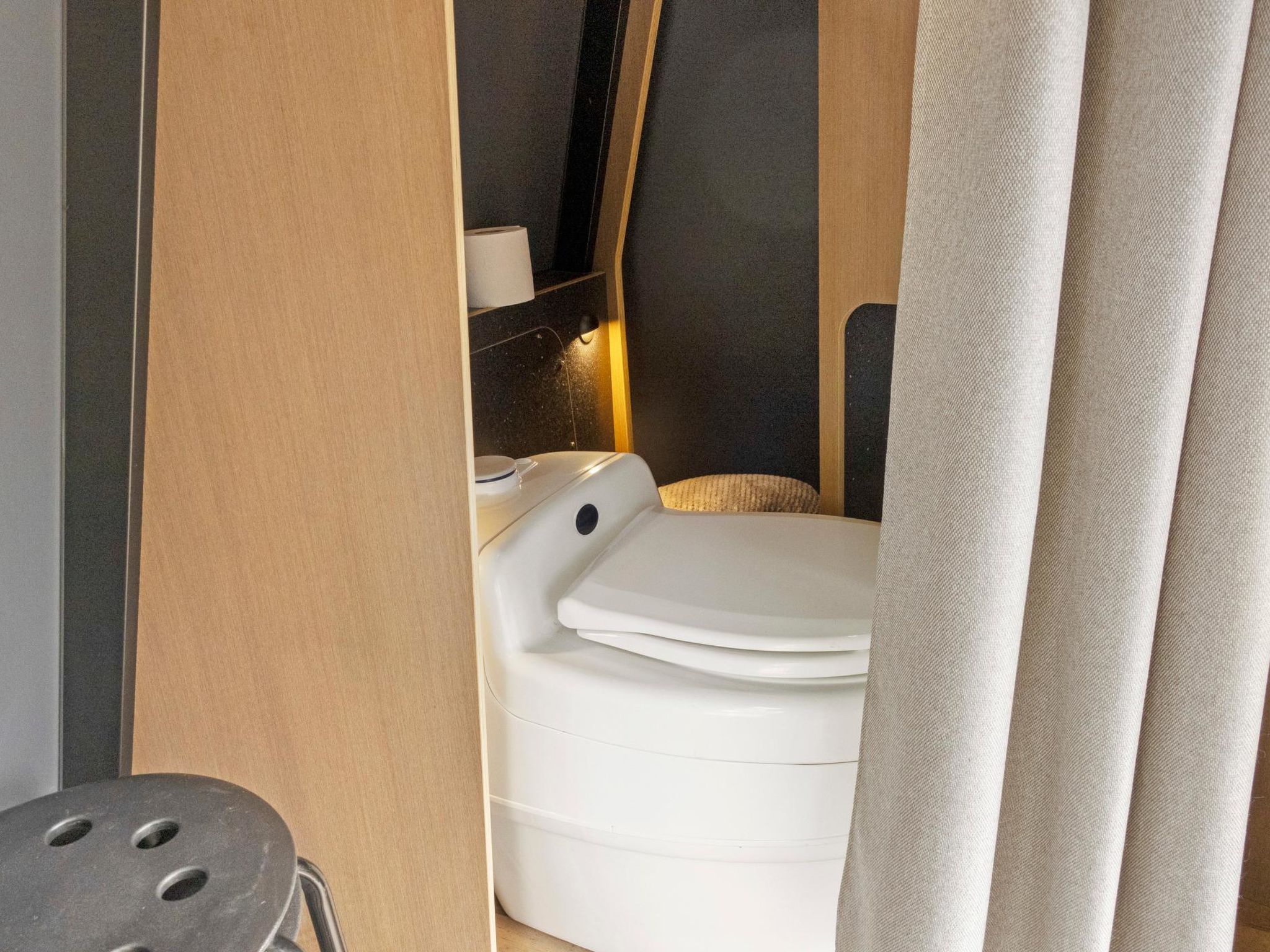 Lystikämän elämys-Dedans