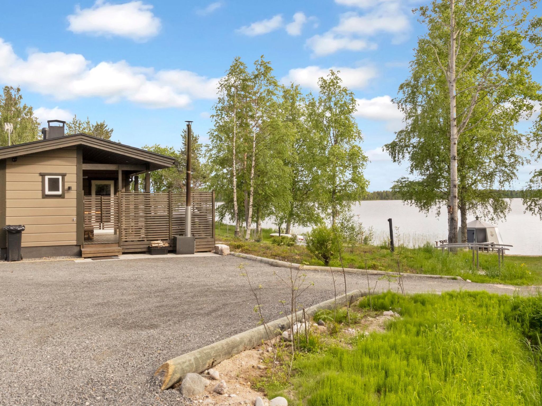 Lystikämän elämys-Dedans