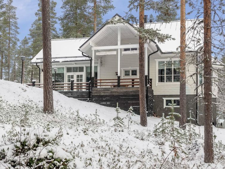 6-persoons vakantiehuis met sauna aan het meer in Salla in Salla