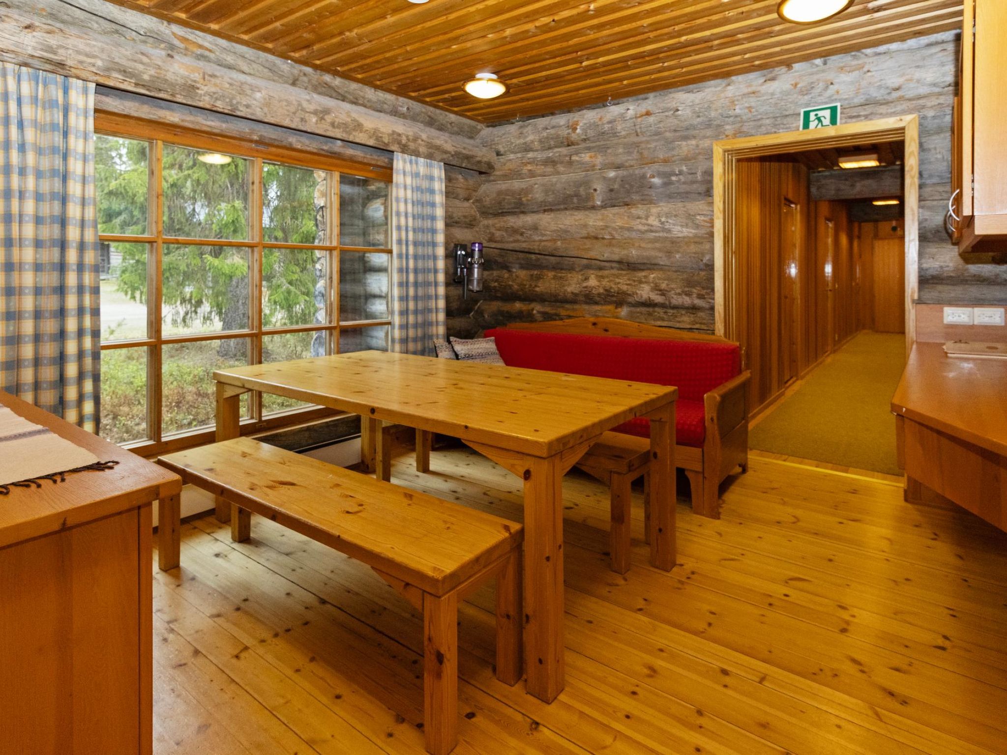 Metsä-luosto-Dedans