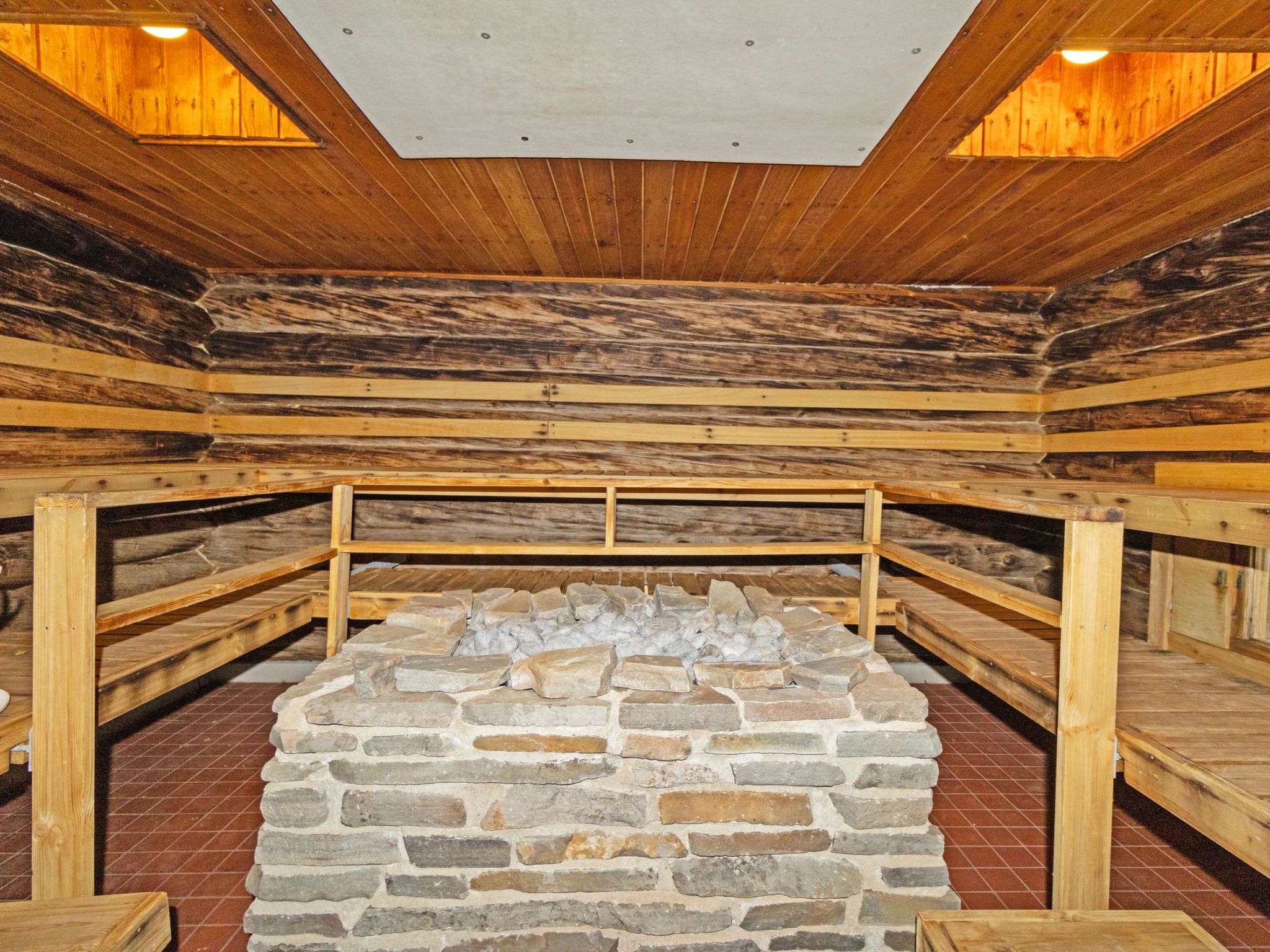 Metsä-luosto-Dedans