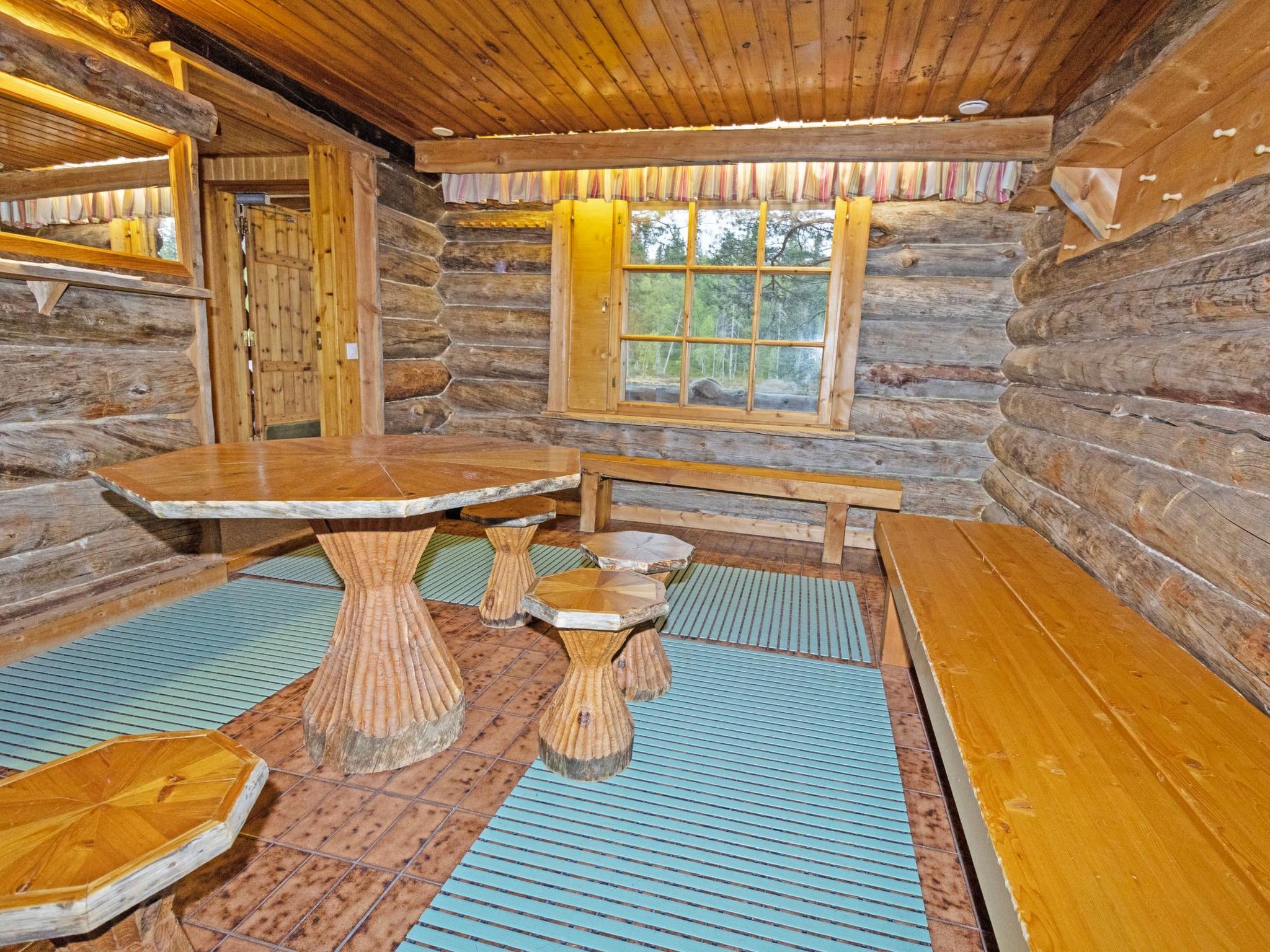 Metsä-luosto-Dedans