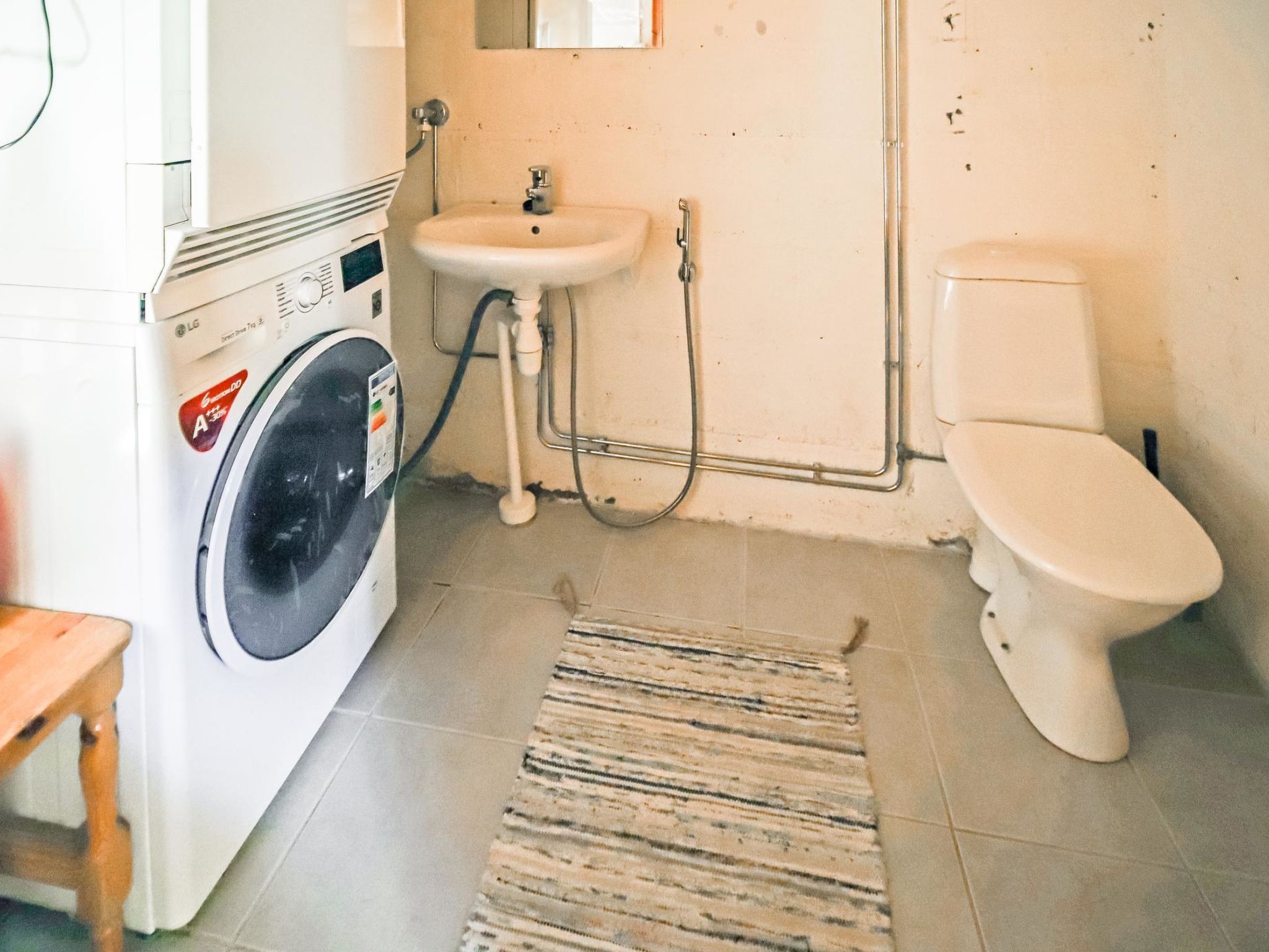 Lövgårdenin lohimaja-Inside