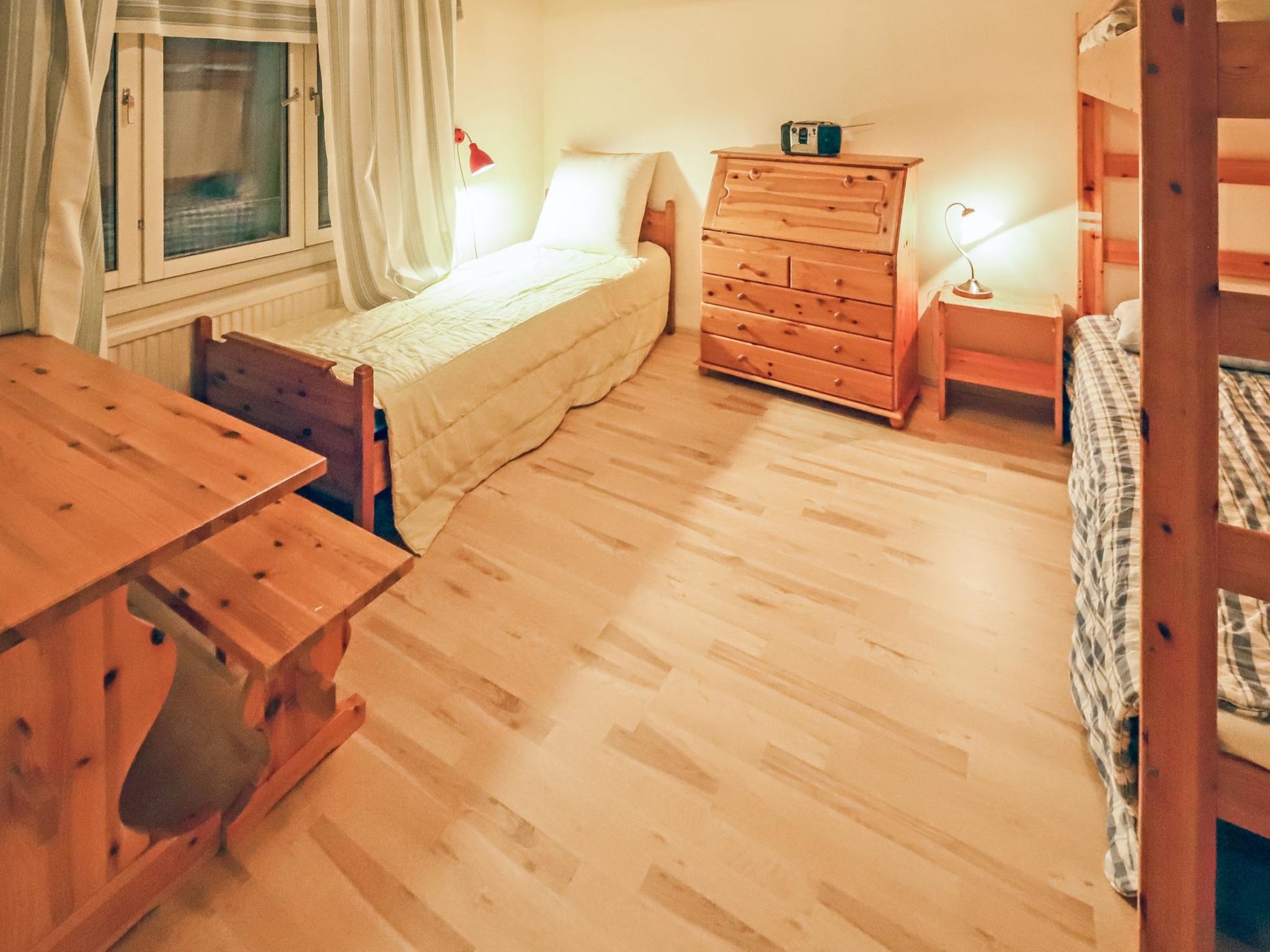 Lövgårdenin lohimaja-Inside