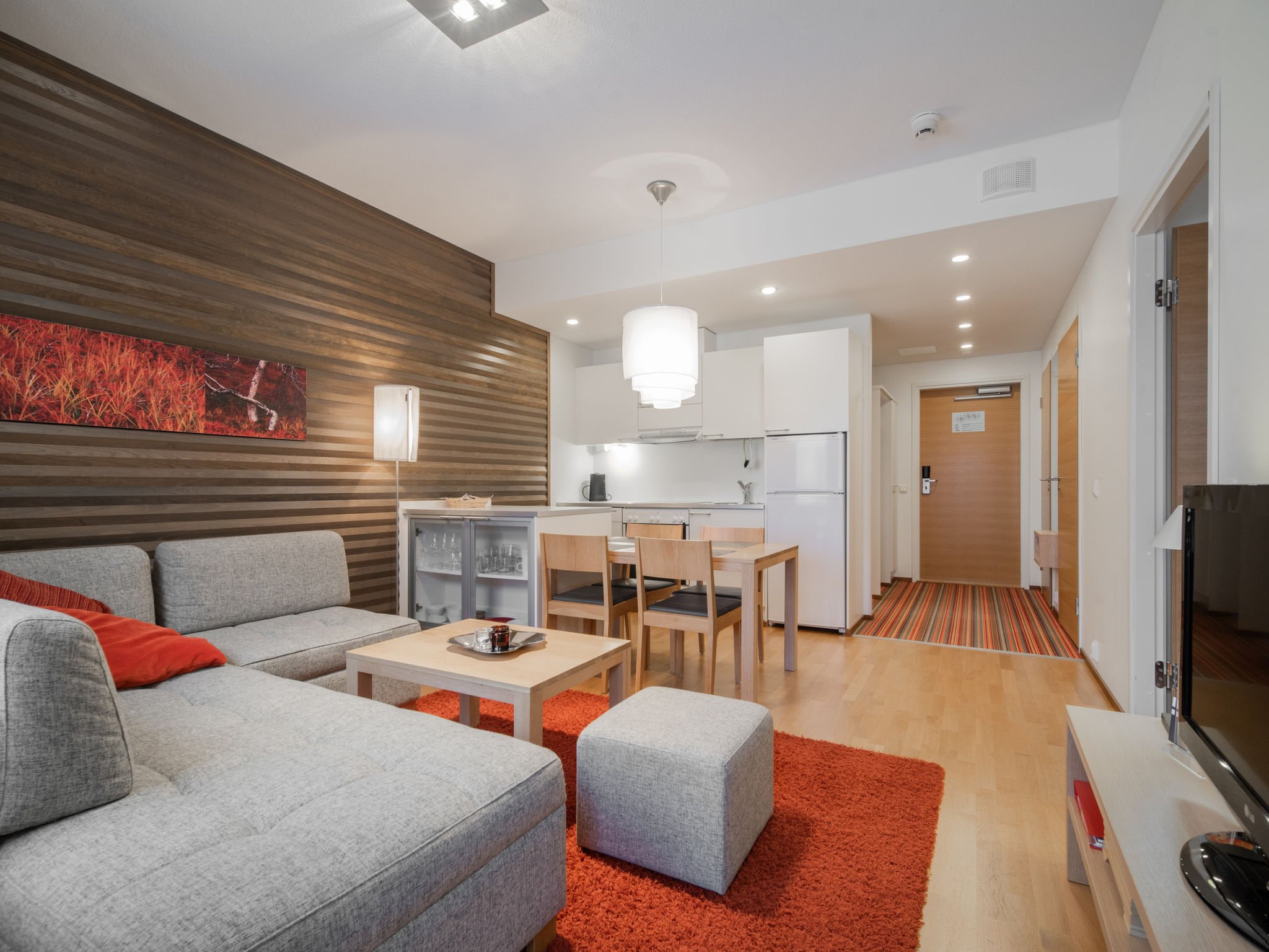 Good quality Ski In- Ski Out apartment located in the Ylläsjärvi village Iso-Ylläs area. The apartment is situated near the gondola lift, spa at hotel Saaga and Restaurant Taiga. Slopes, skiing tra..