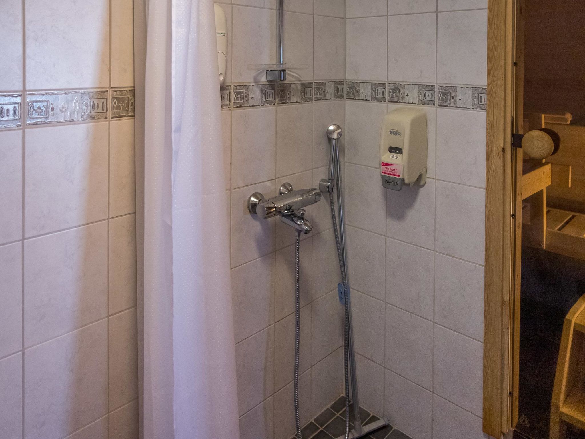 Vaeltajankulma huoneisto 3-Binnen