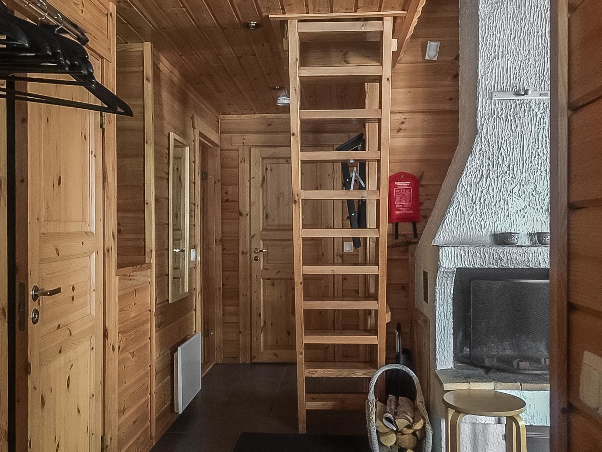 Lomaylläs b26 /palovaarankaarre 8 a-Binnen