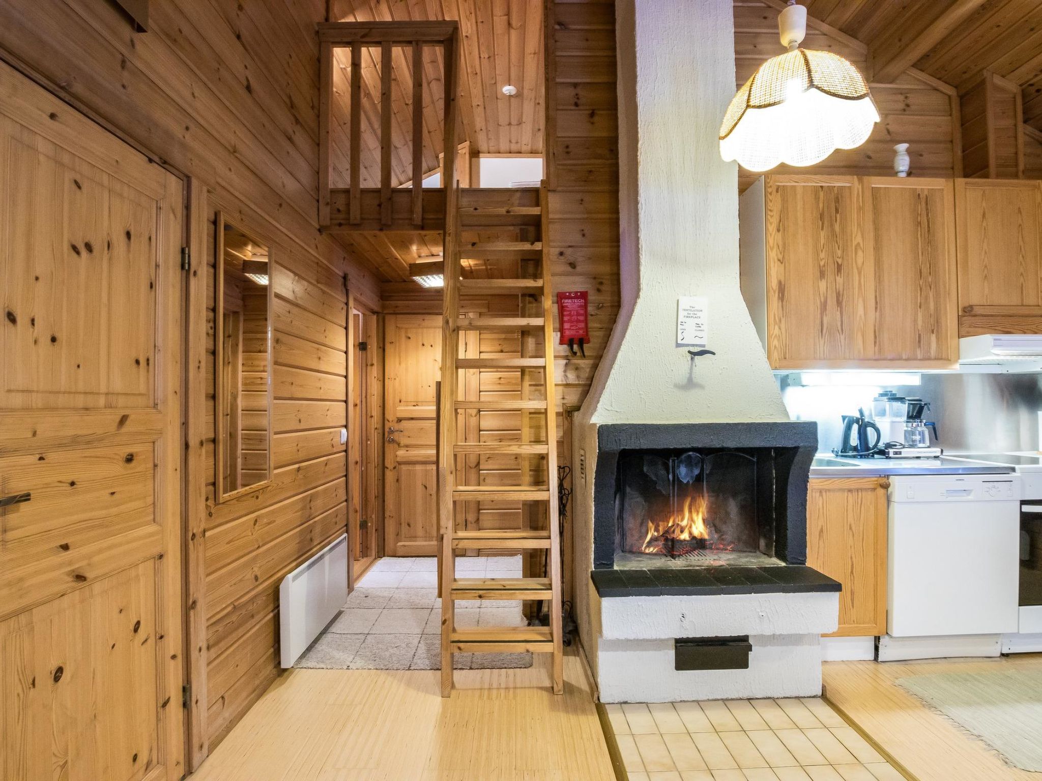 Lomaylläs f79 /palovaarankaarre 18b