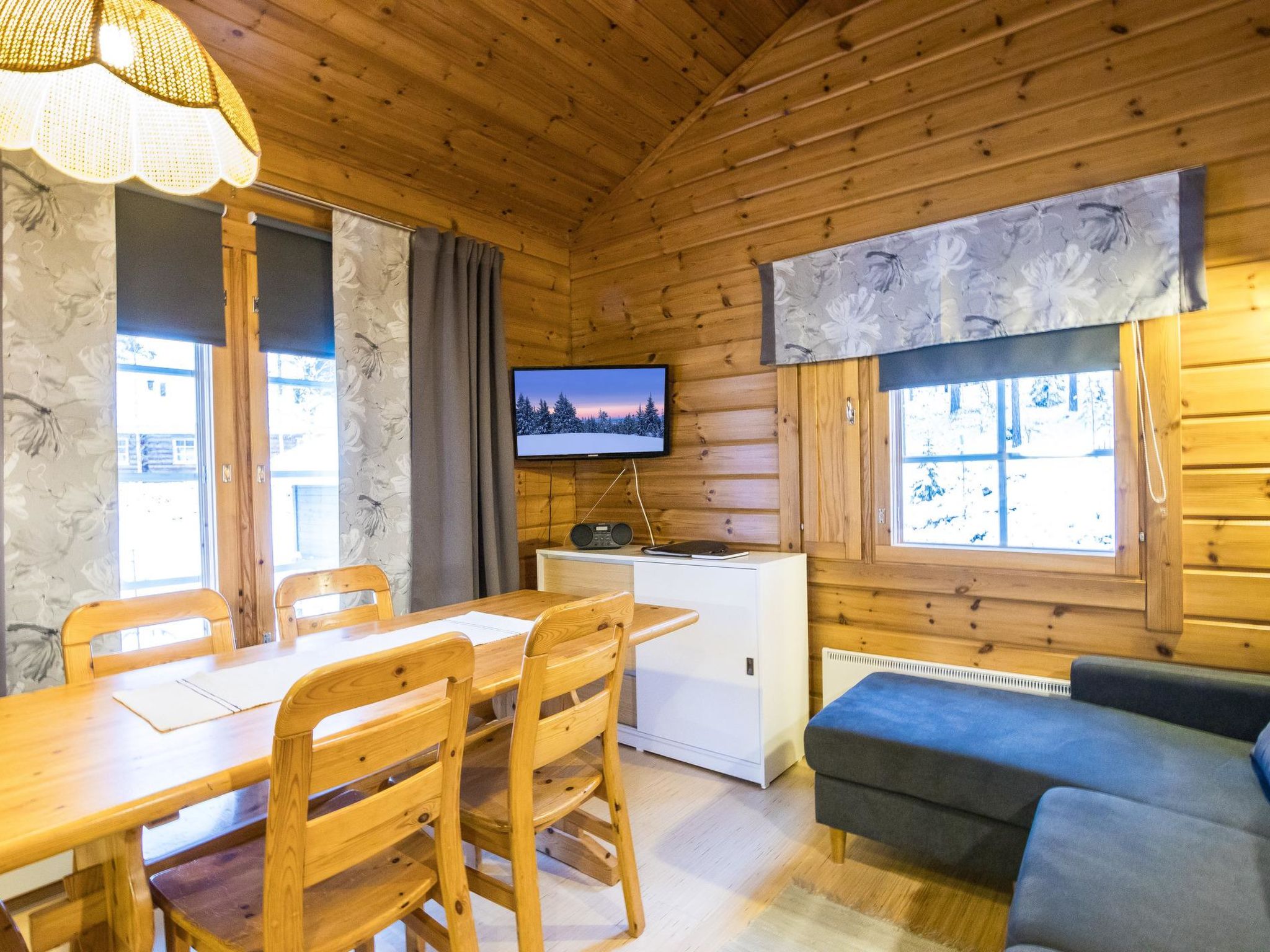 Lomaylläs f79 /palovaarankaarre 18b-Dedans