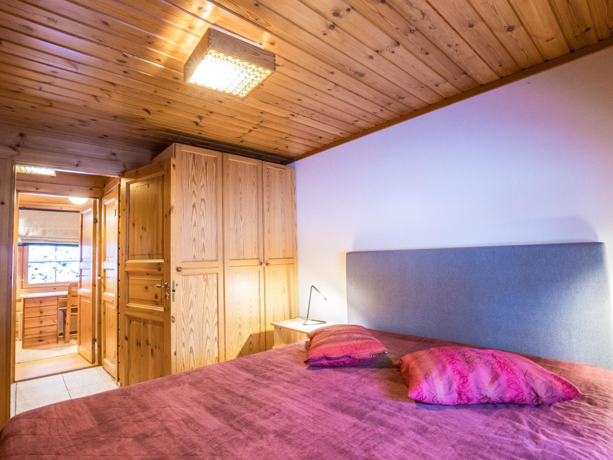 Lomaylläs f79 /palovaarankaarre 18b-Dedans