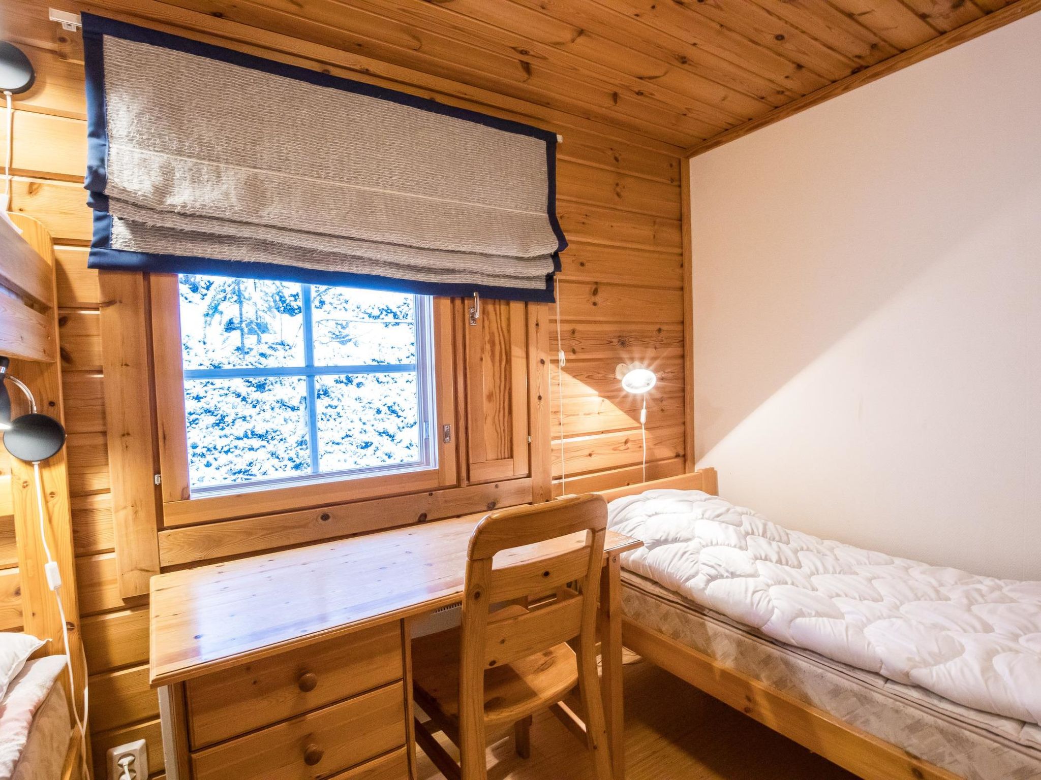 Lomaylläs f79 /palovaarankaarre 18b-Dedans