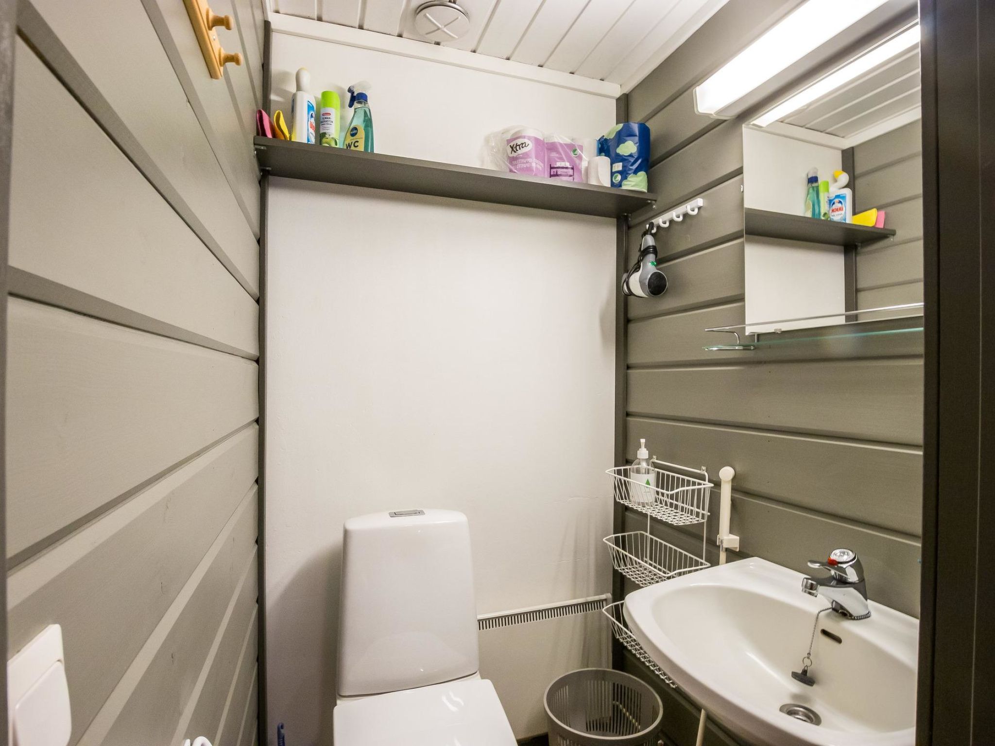 Lomaylläs f79 /palovaarankaarre 18b-Dedans