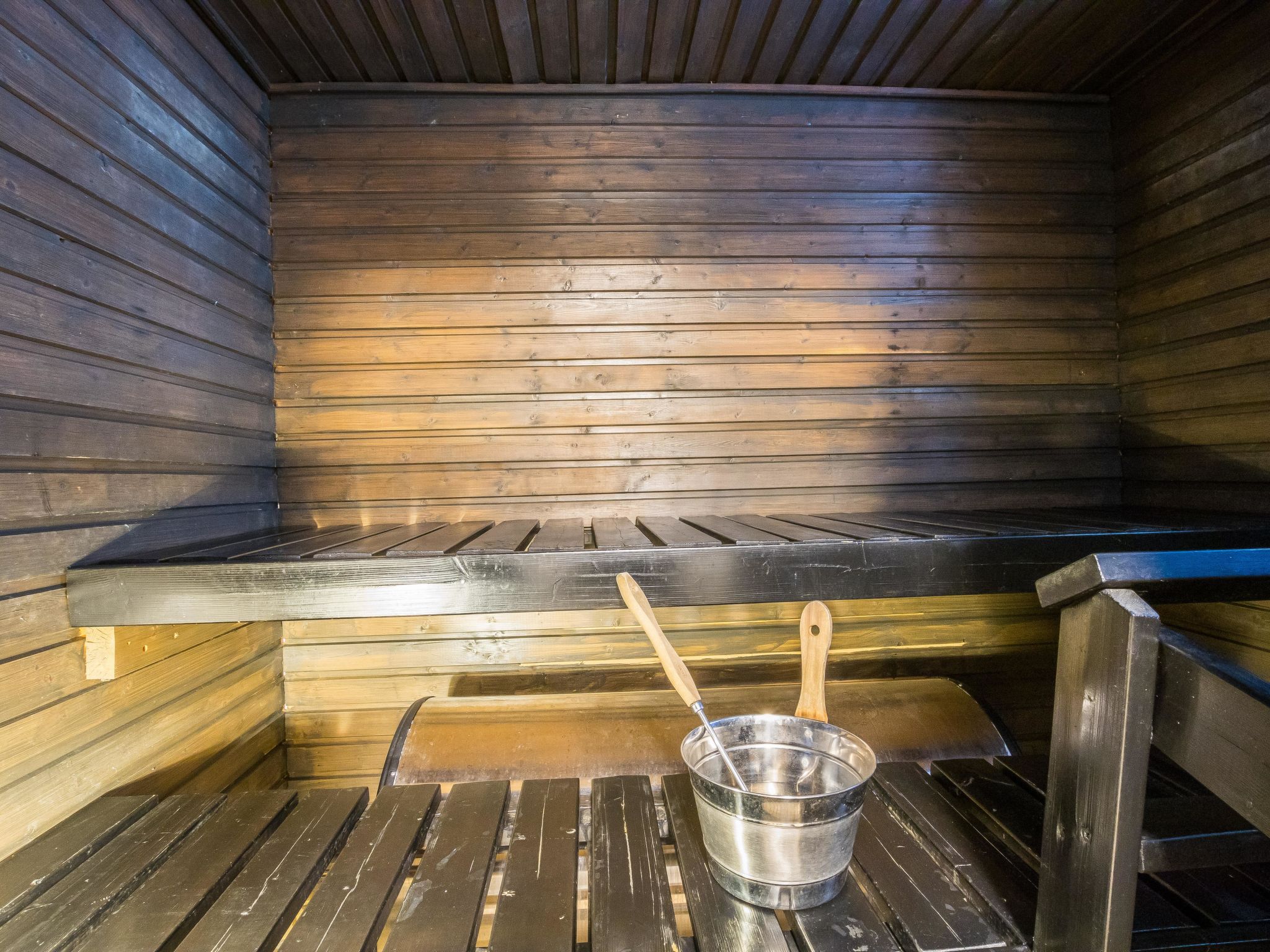 Lomaylläs f79 /palovaarankaarre 18b-Dedans