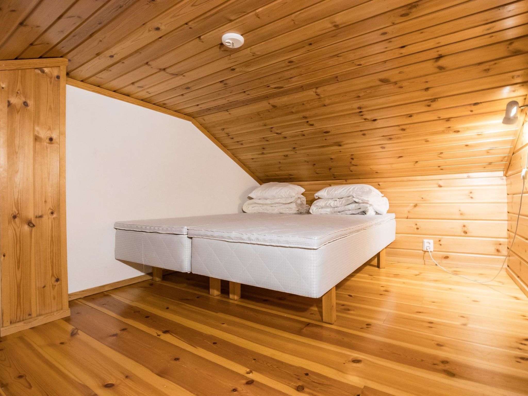 Lomaylläs f79 /palovaarankaarre 18b-Dedans