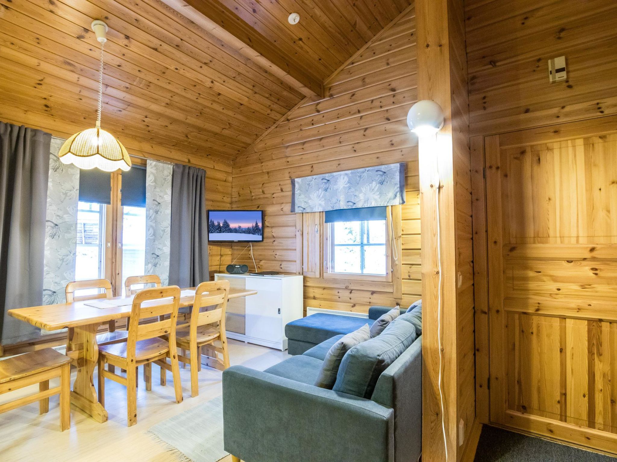 Lomaylläs f79 /palovaarankaarre 18b-Dedans