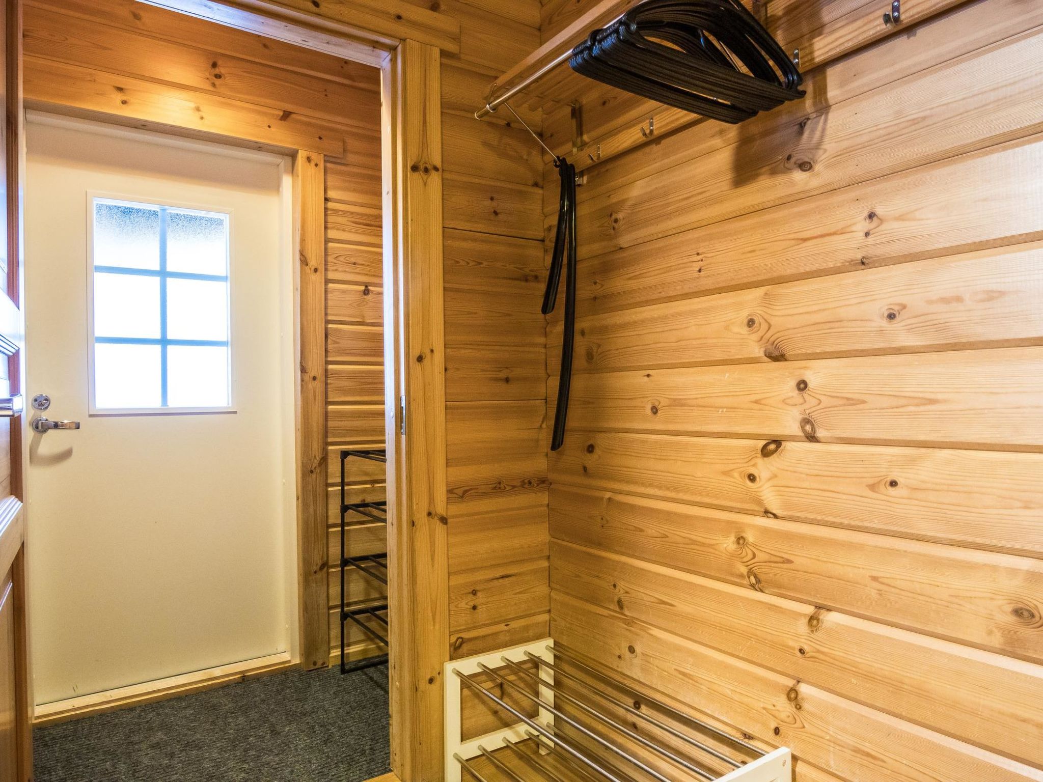 Lomaylläs f79 /palovaarankaarre 18b-Dedans