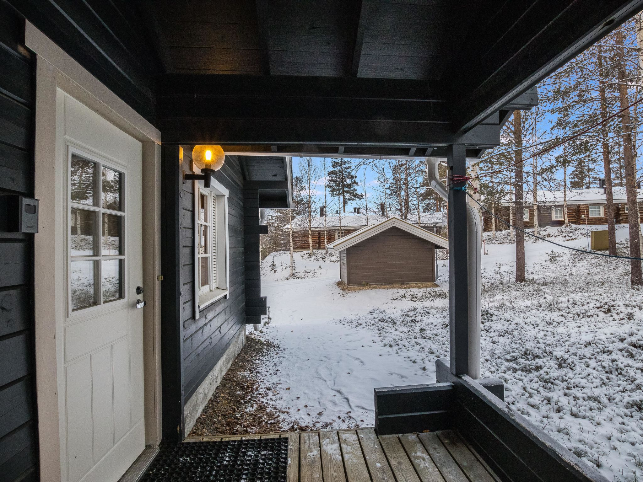 Lomaylläs f79 /palovaarankaarre 18b-Dedans