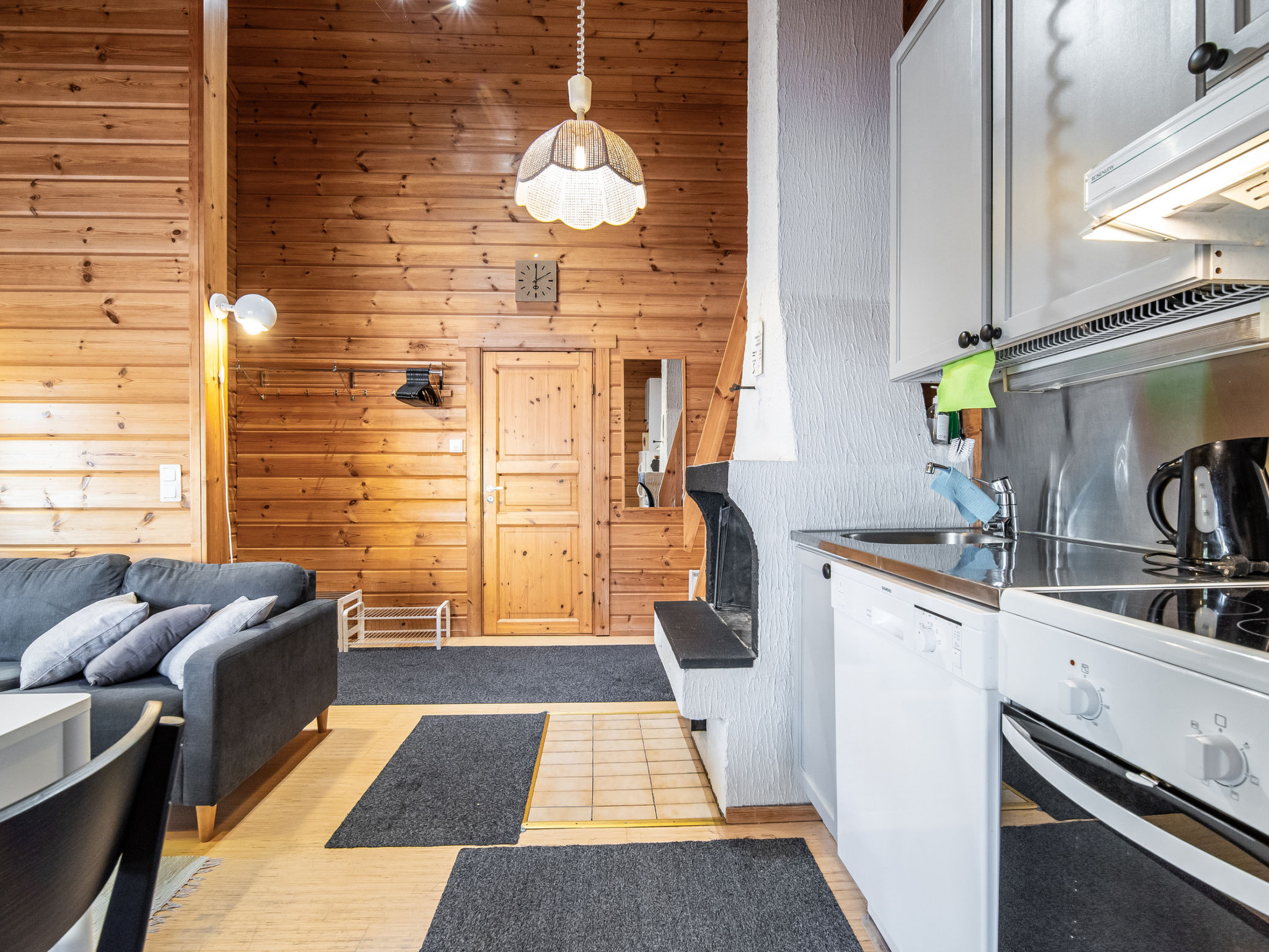 Lomaylläs f79 /palovaarankaarre 18b - Binnen