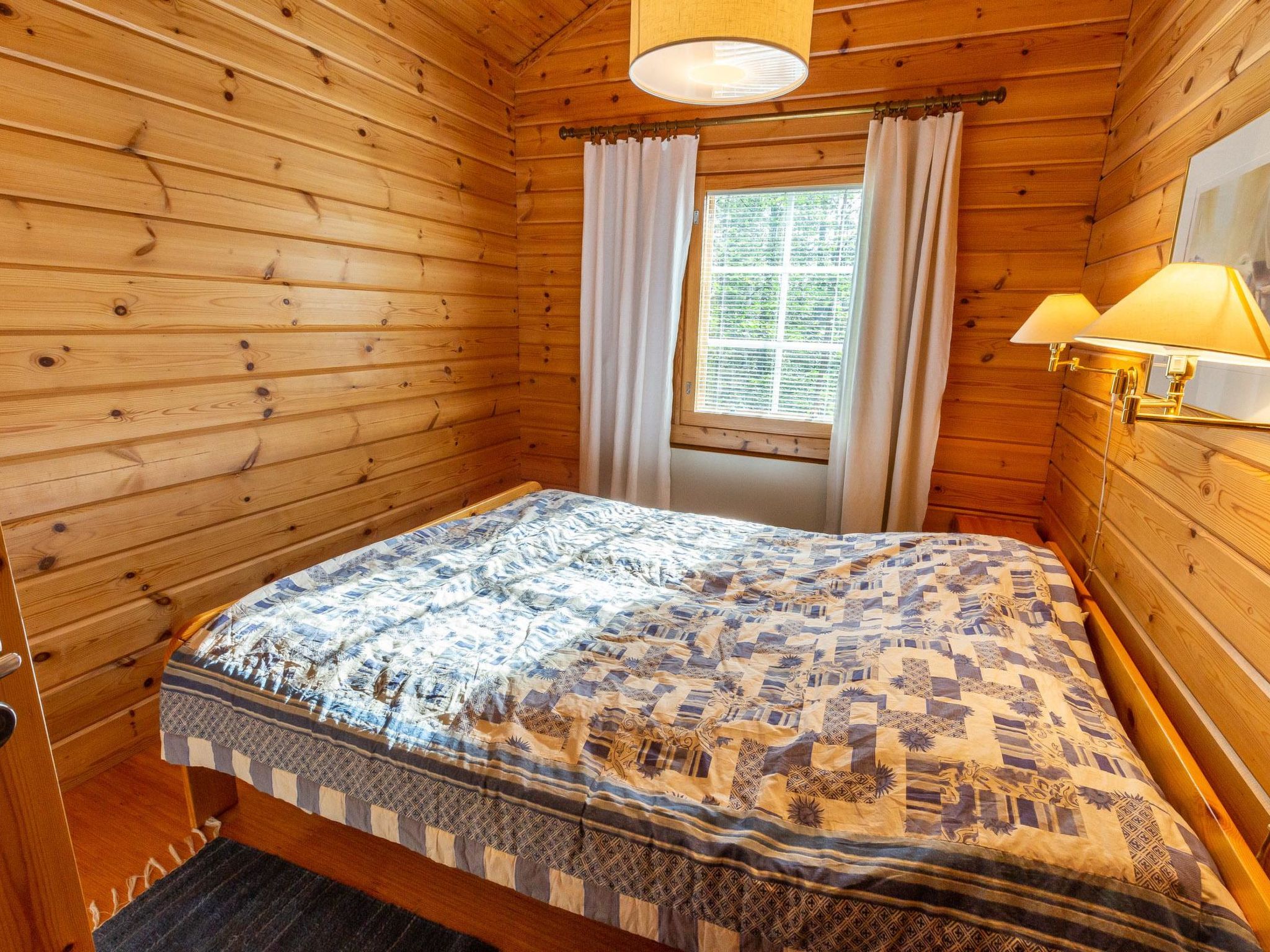 Lomaylläs f84 /palovaarankaarre 22a-Dedans