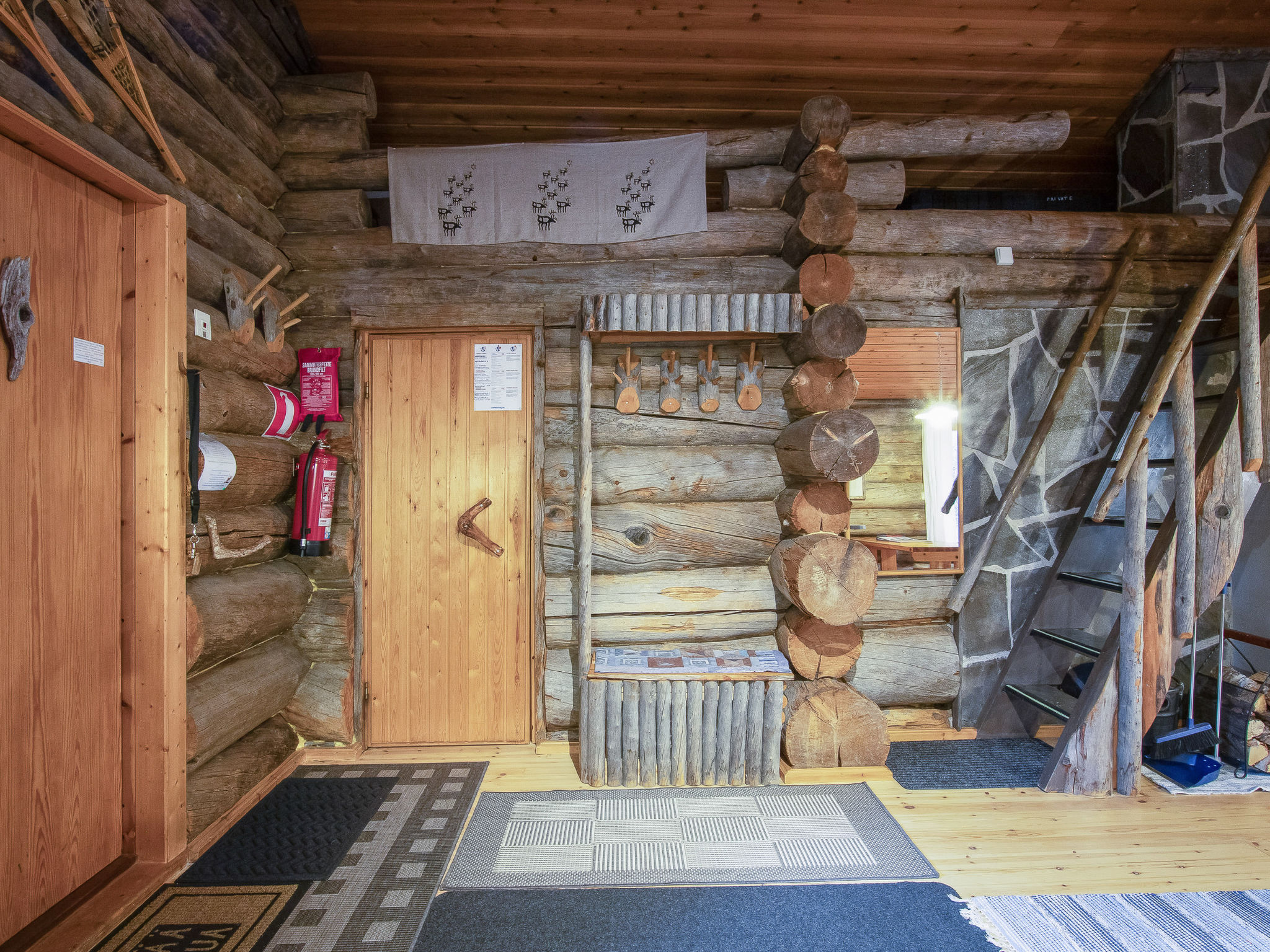 Salmentieva 2-Dedans