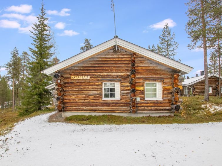 40 km North-East of Kolari, lake Ylläsjärvi 2,5 km, swimming beach 4 km. Log duplex cabin 1988. Livingroom/kitchen (new kitchen 2009), two bedrooms, one with a double bed and one with a bunk bed, lo..