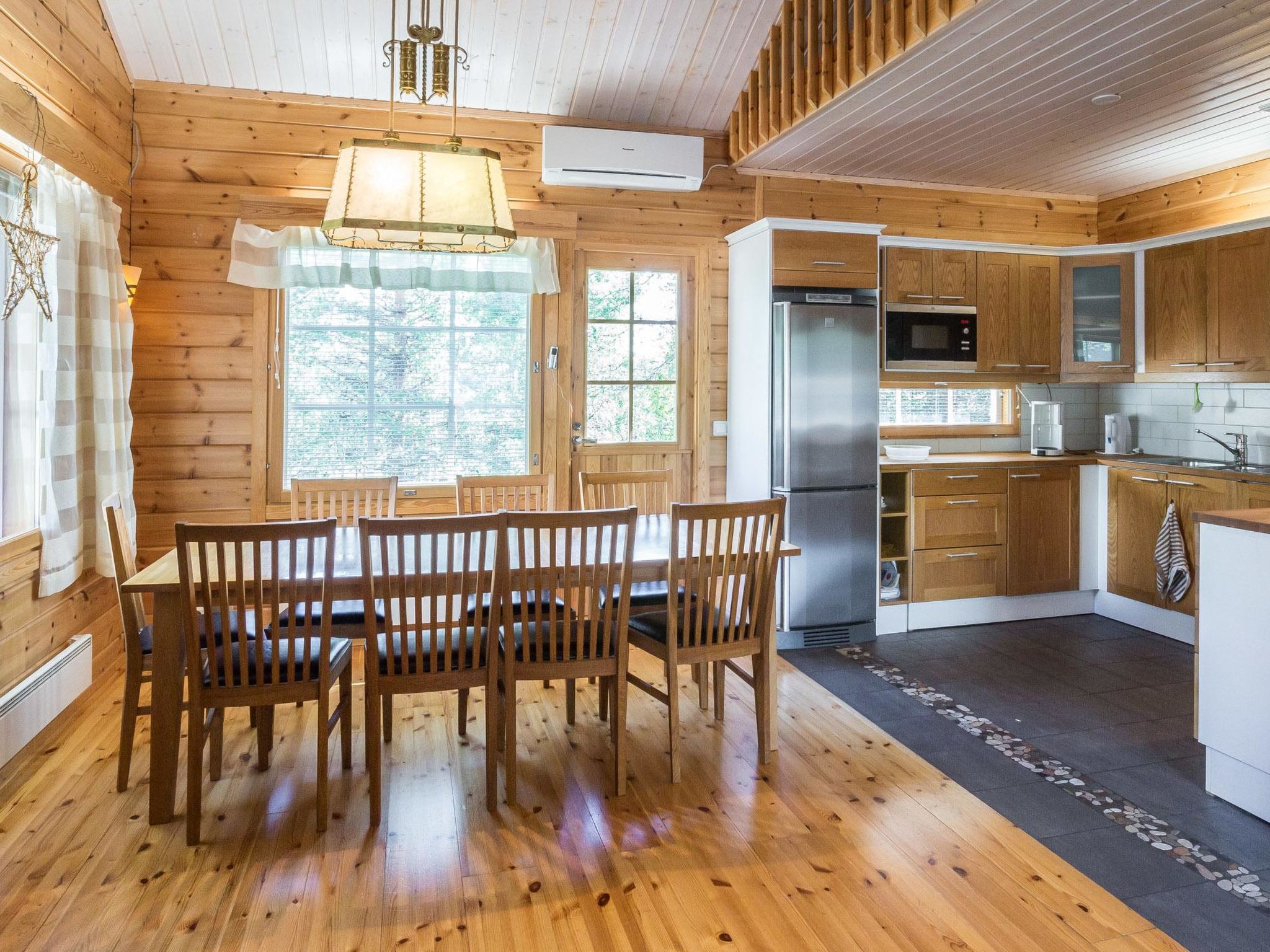 Lomaylläs / hankipolku 2-Dedans