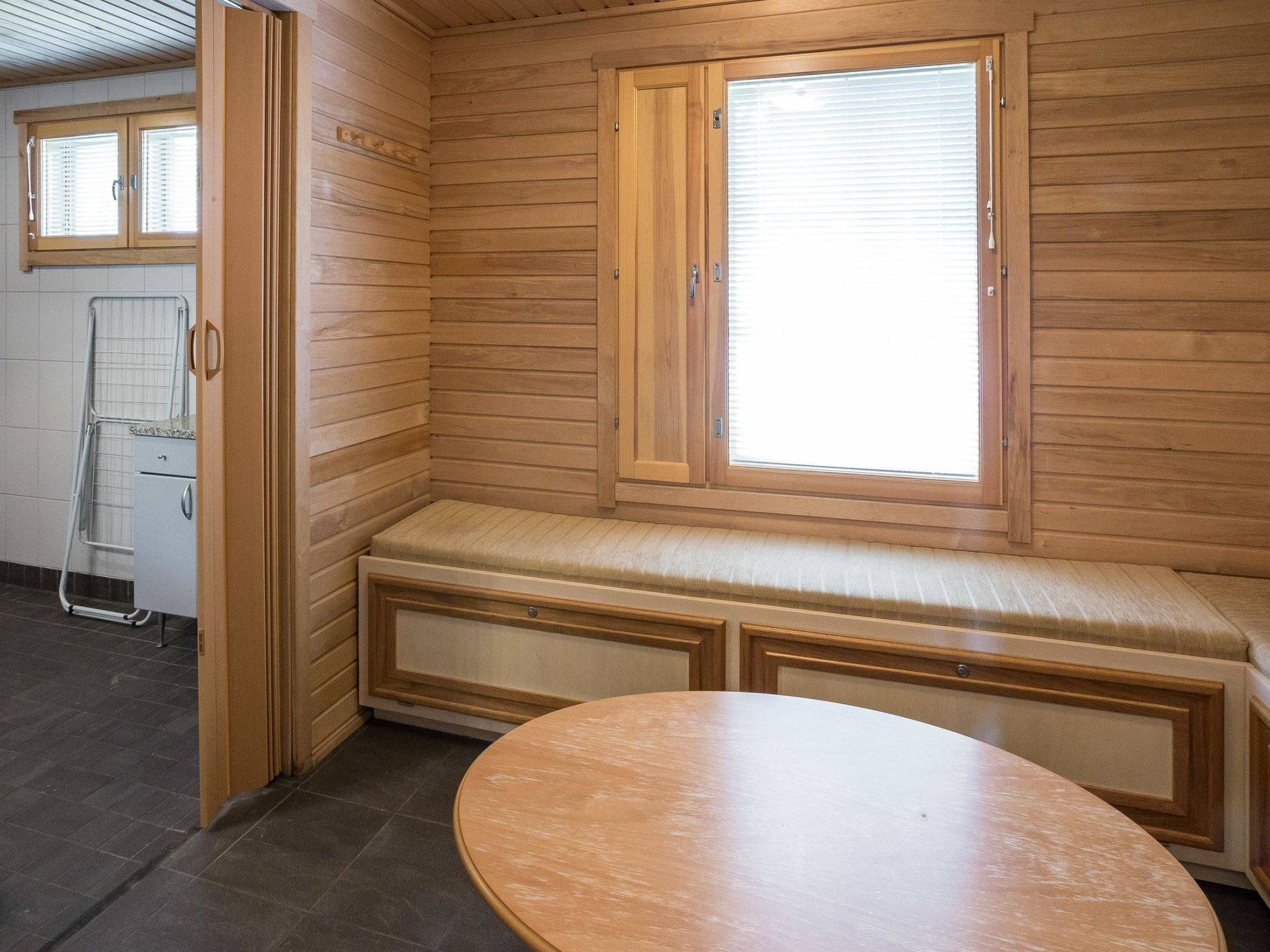 Lomaylläs / hankipolku 2-Dedans