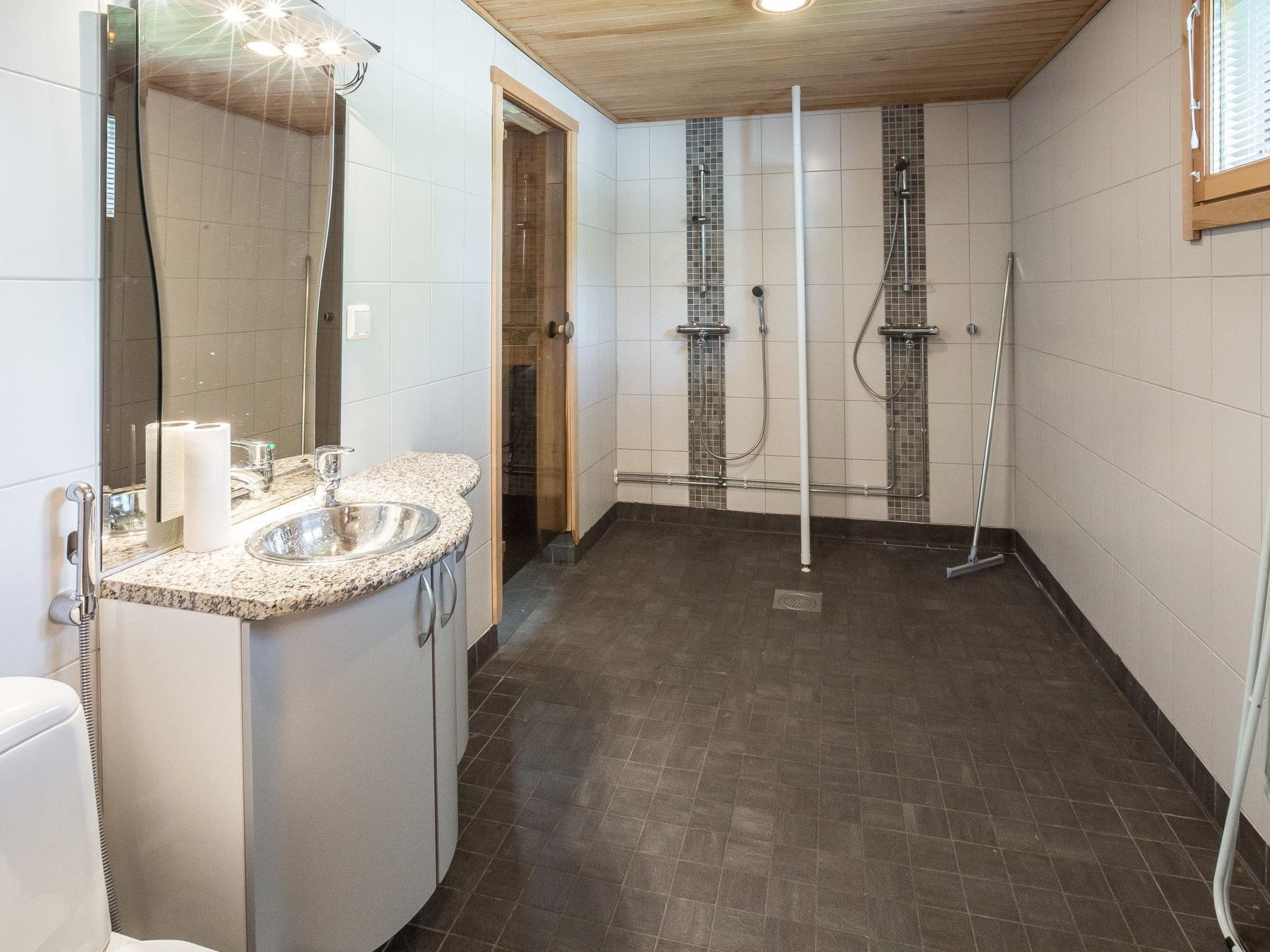 Lomaylläs / hankipolku 2-Dedans