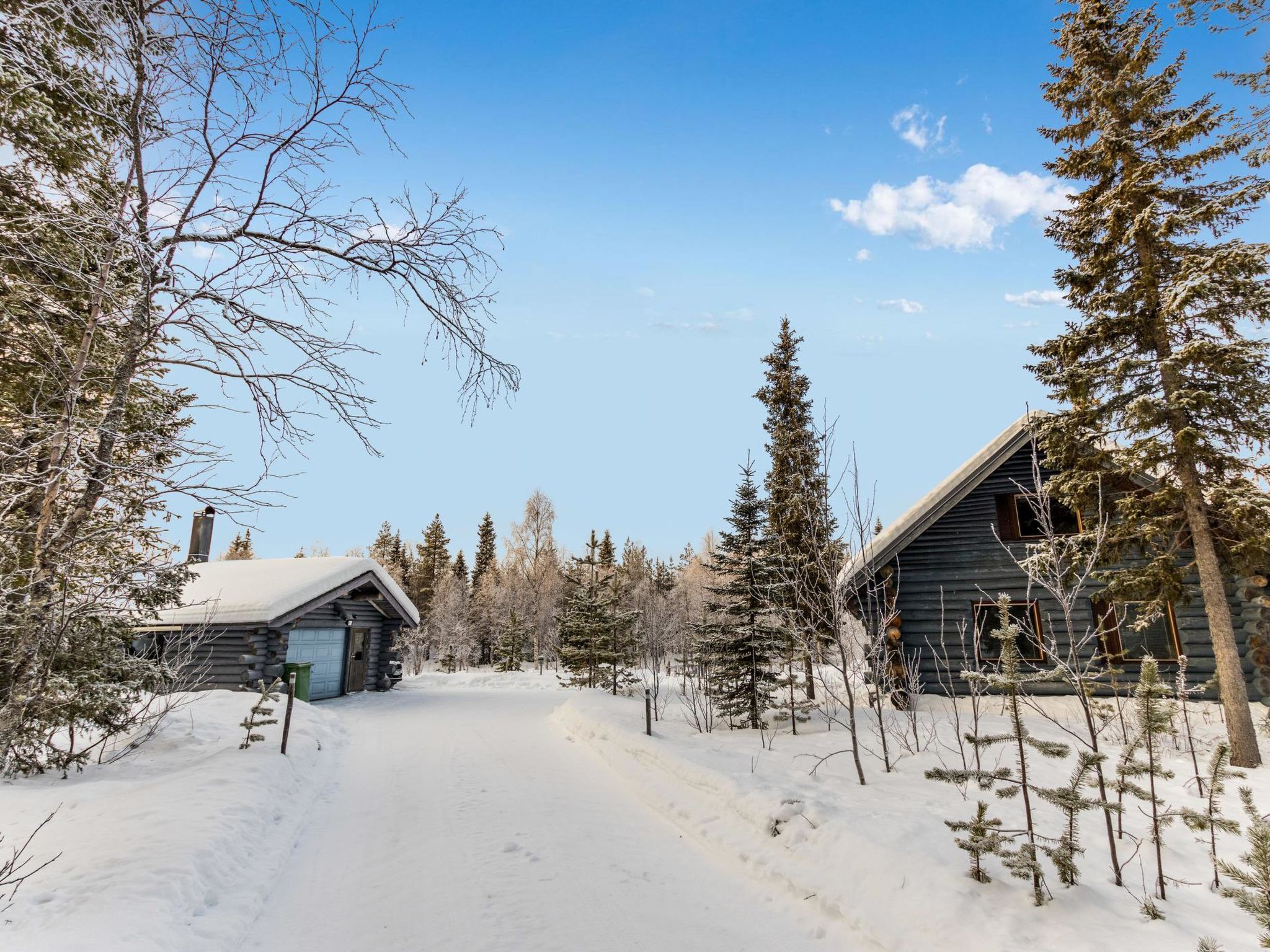 A seperate log cottage located 165 km north of Rovaniemi in Ylläsjärvi village. Built 2000. Kitchen, living room (sofa), upstairs bed room with accordion door (2 beds) and loft with 120 cm bed, wash..
