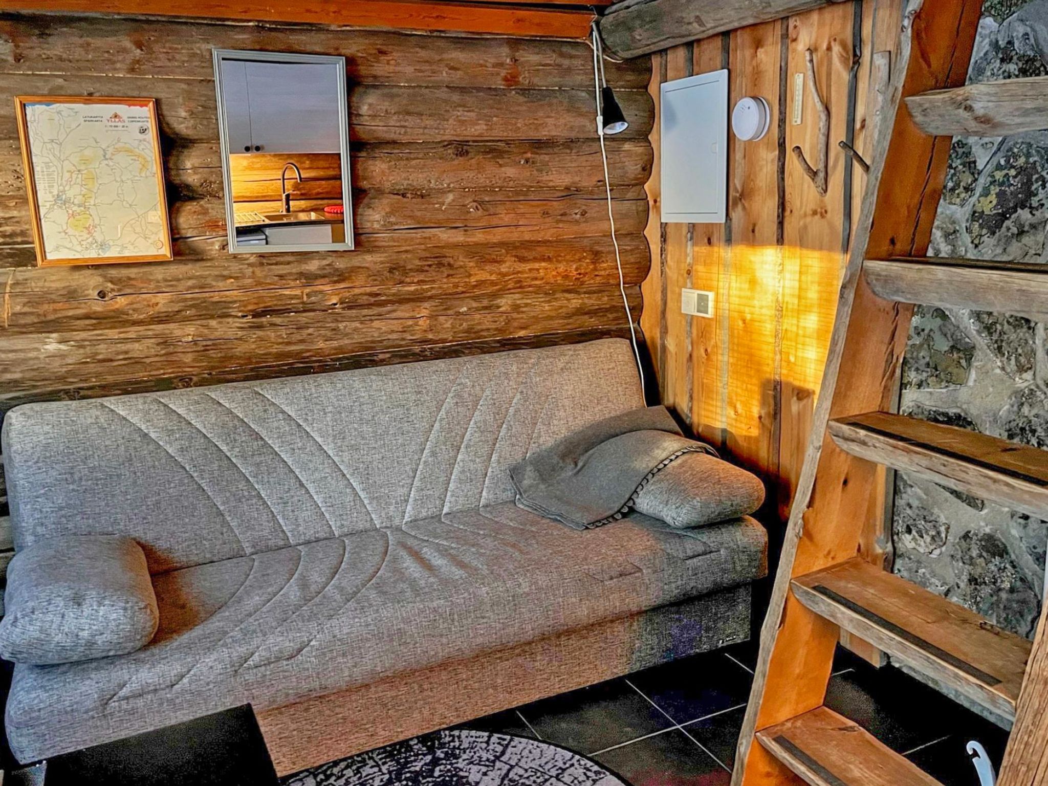 Tievatupa 2, pienempi-Dedans