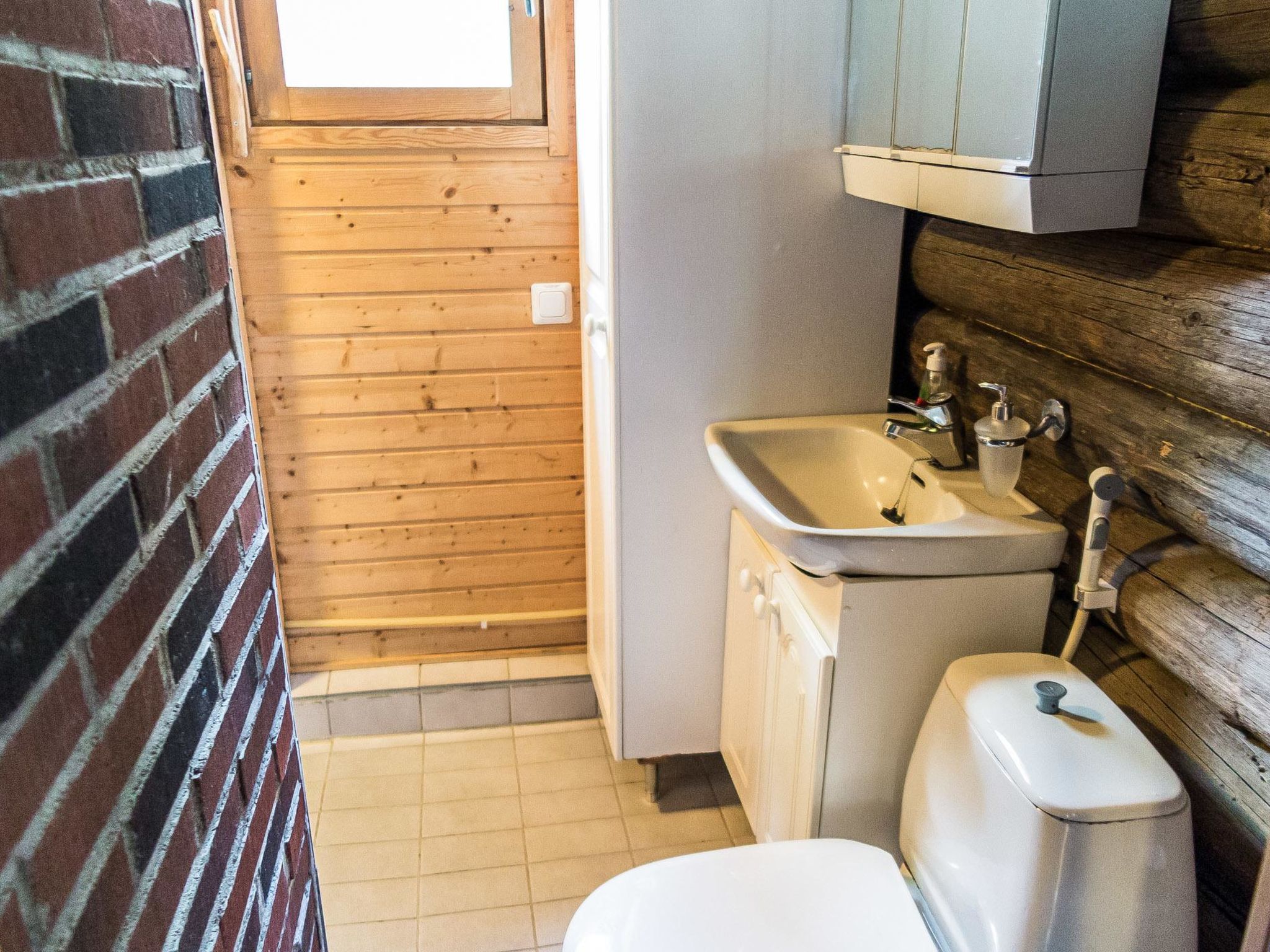 Tievatupa 2, pienempi-Dedans