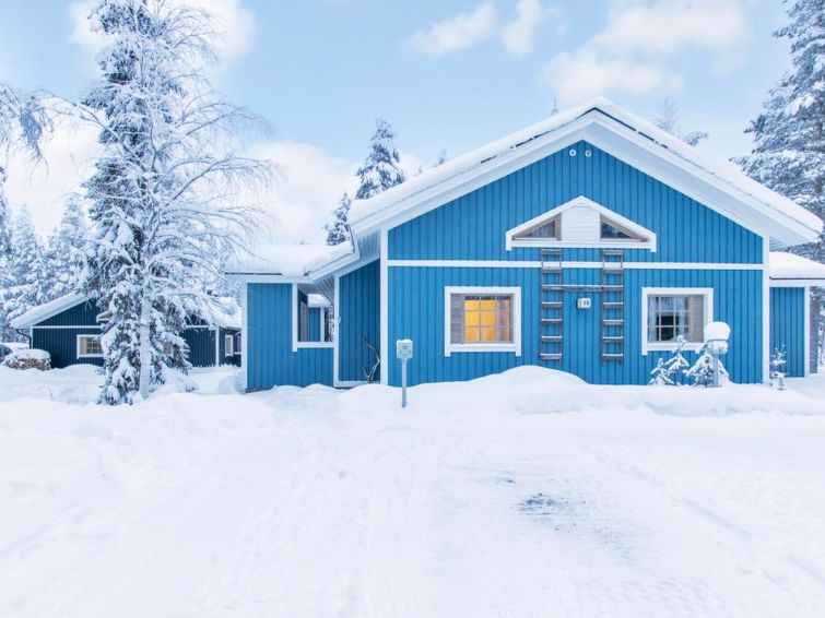 Eine Ferienwohnung aus Holz (im selben Gebäude insgesamt 4 Wohnungen), 165 km nördlich von Rovaniemi, im Dorf Ylläsjärvi. Baujahr 1990. Kochnische, Wohnzimmer, Schlafzimmer: Doppelbett, Dachboden:..