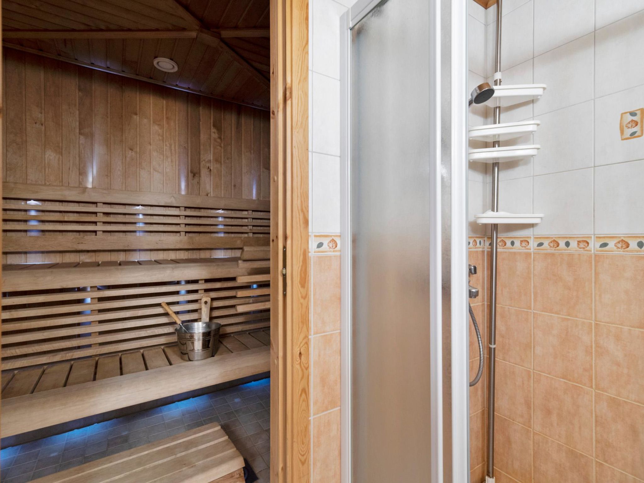 Ylläshuili 2-Dedans