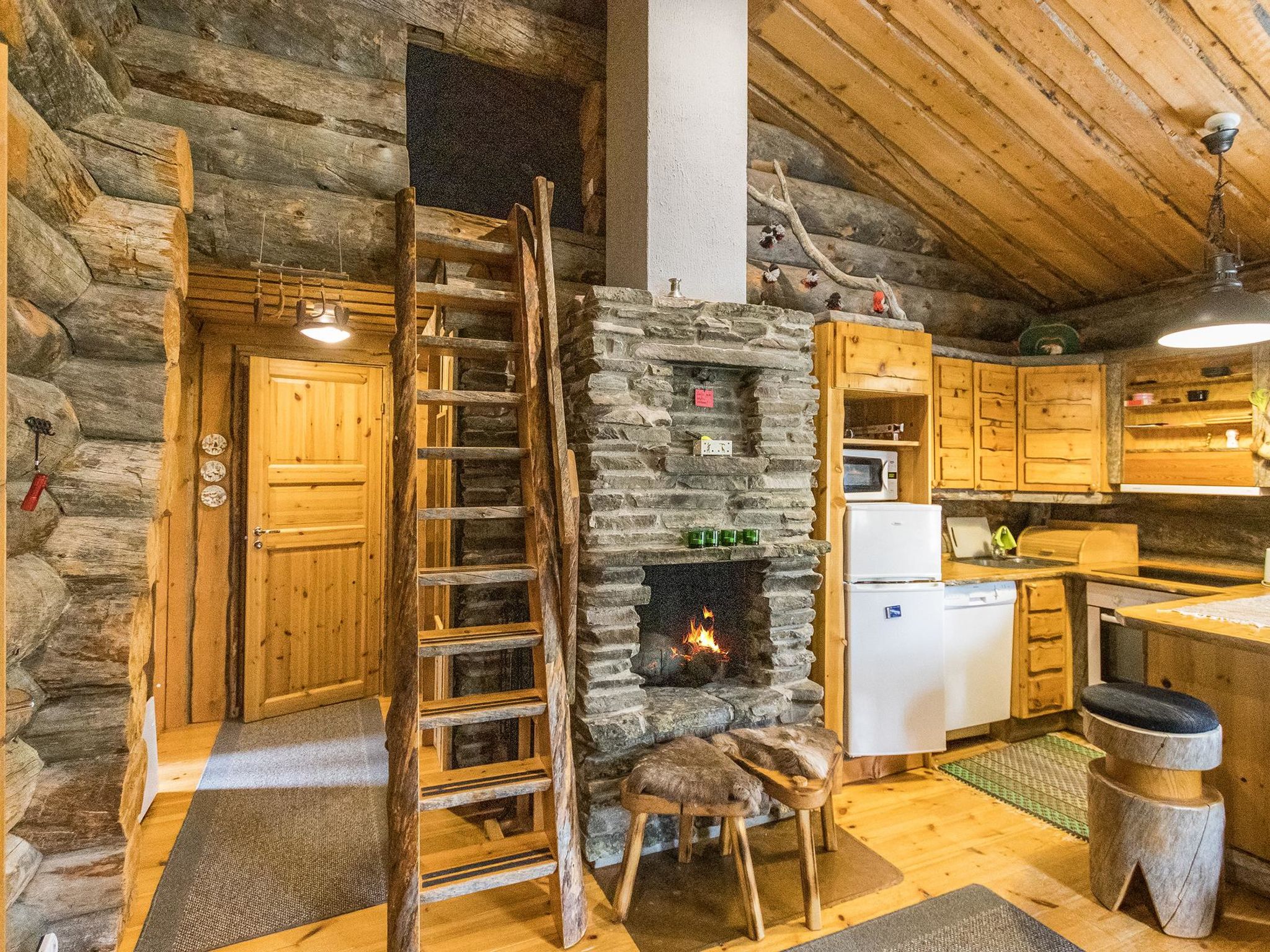 Lomaylläs maja/keloluppo-Dedans