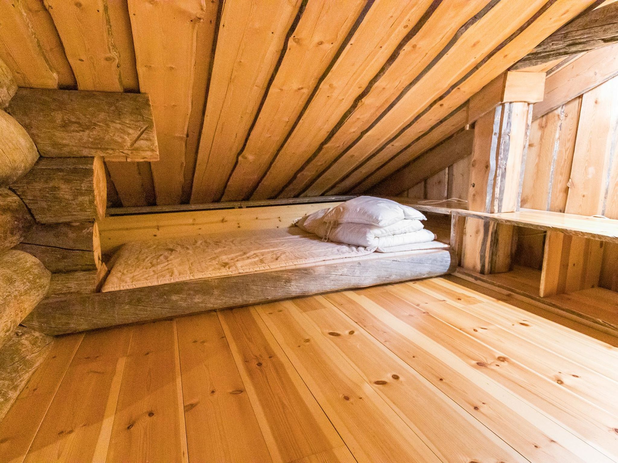 Lomaylläs maja/keloluppo-Dedans