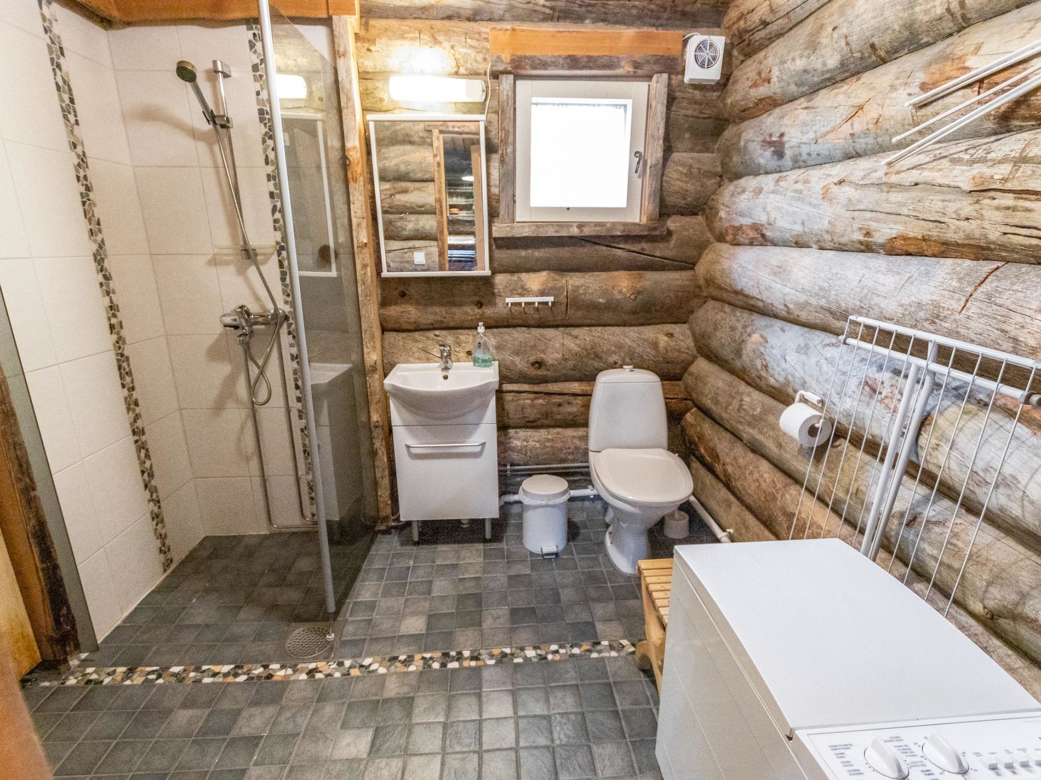 Lomaylläs maja/keloluppo-Dedans