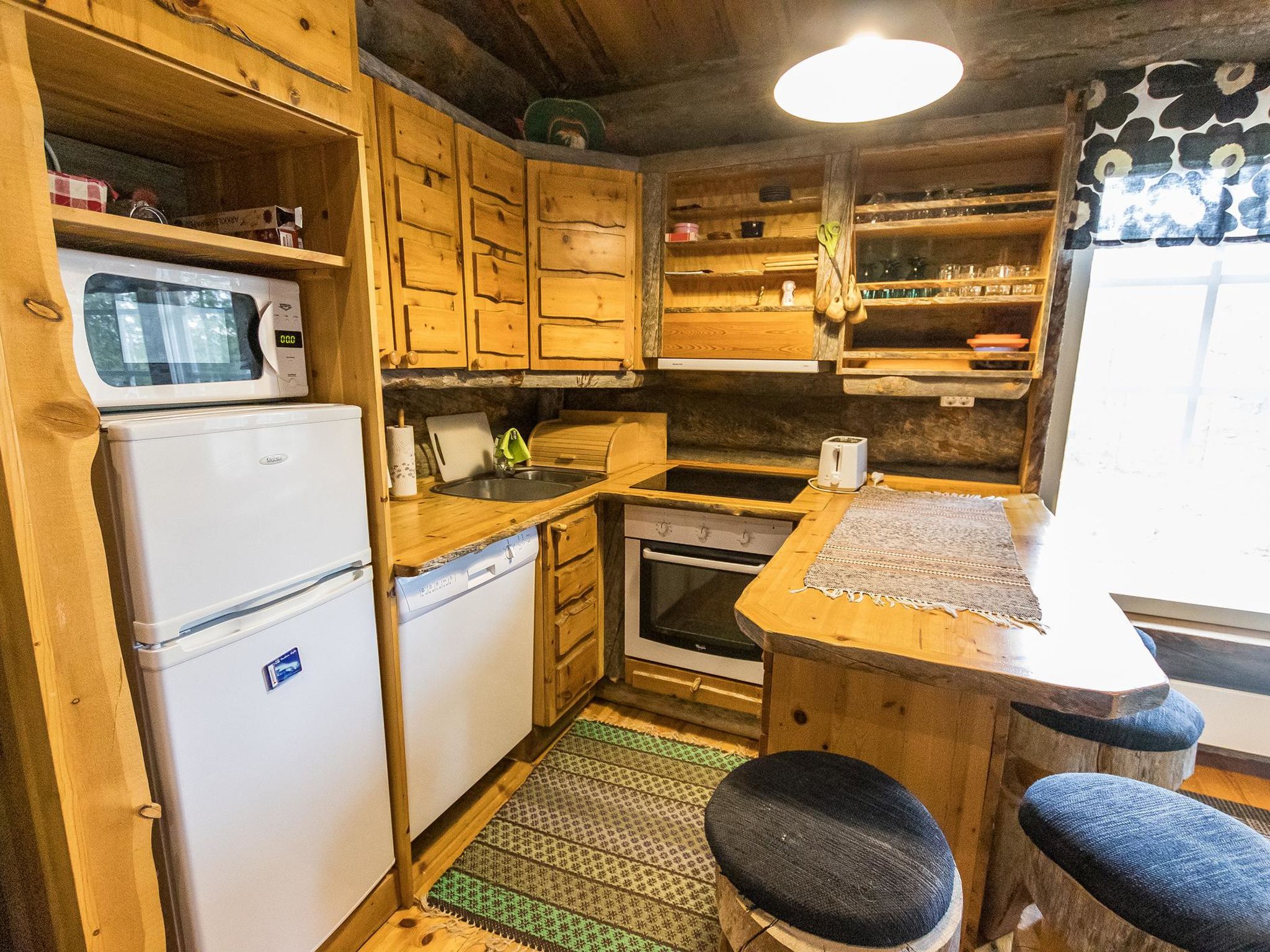 Lomaylläs maja/keloluppo-Dedans