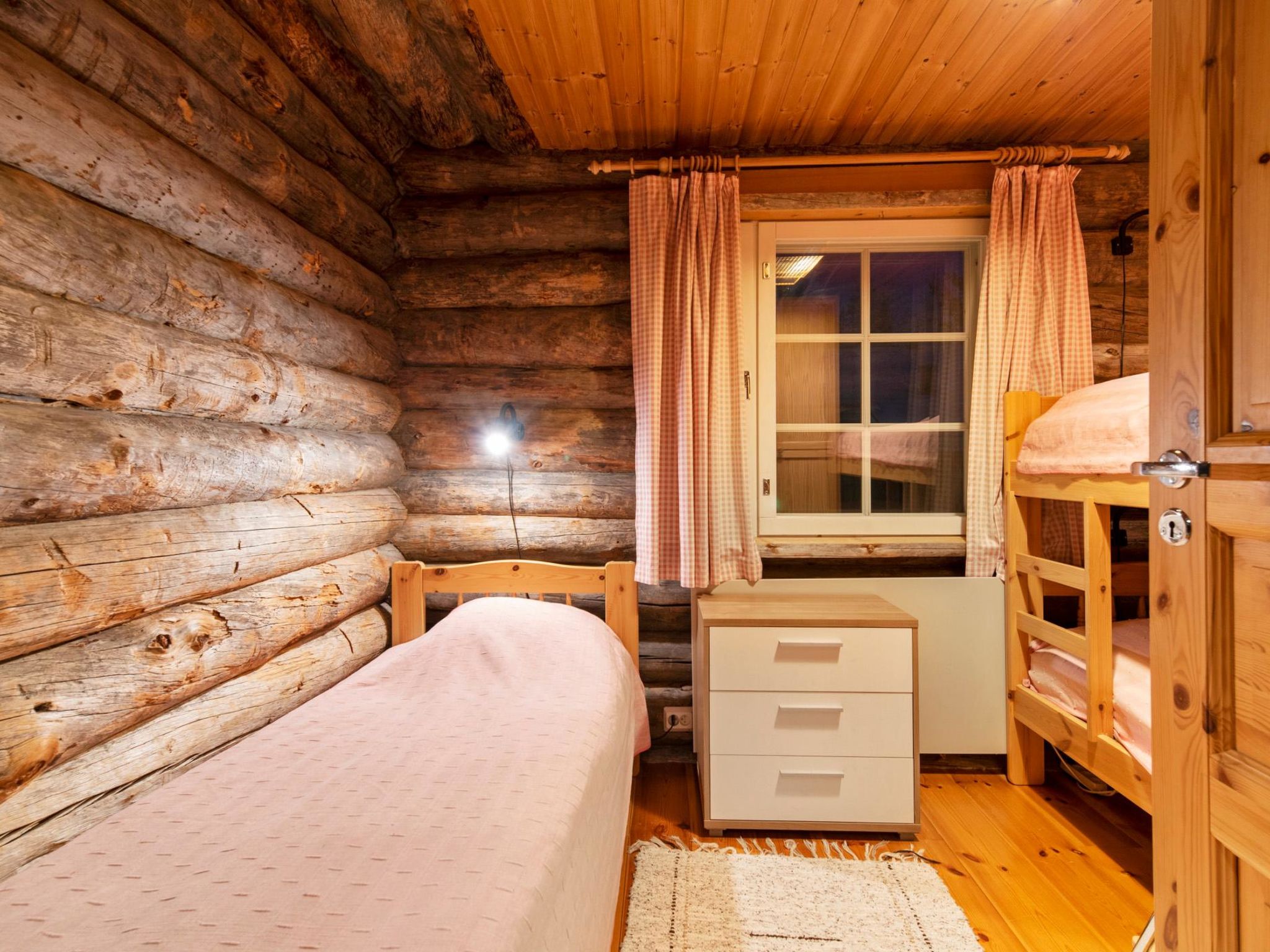 Lomaylläs d59 /palovaarankaarre 13 a-Dedans