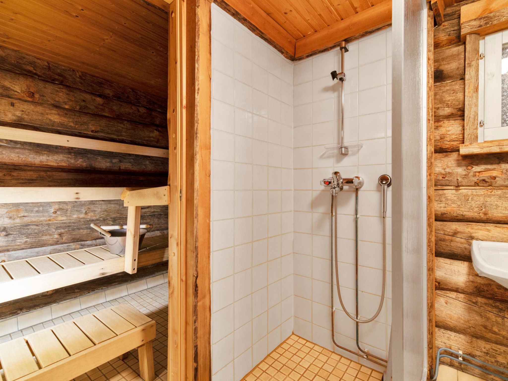 Lomaylläs d59 /palovaarankaarre 13 a-Dedans