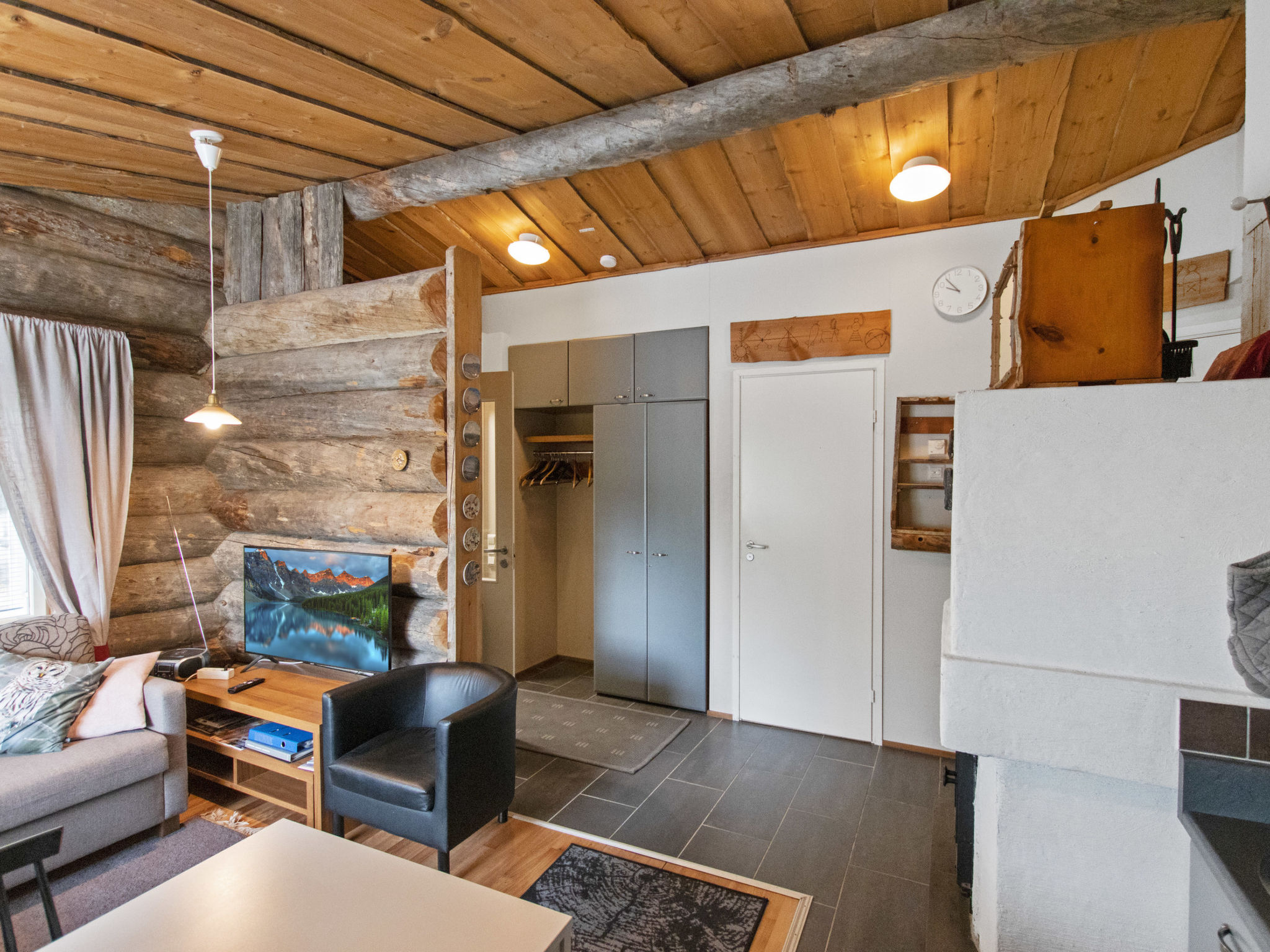 Hankipolku 7b / ukuli - Inside