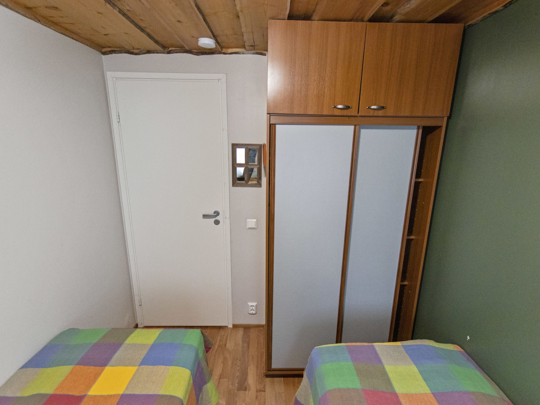 Hankipolku 7b / ukuli - Inside