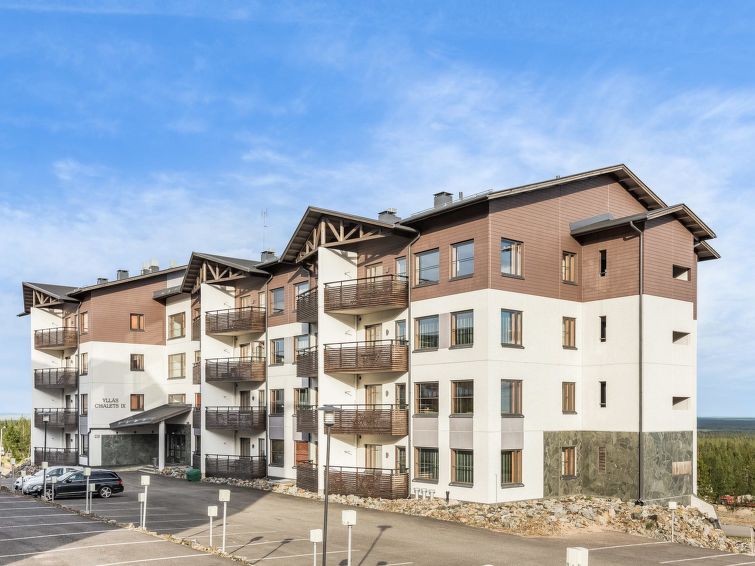 Dieses Apartment-Hotel befindet sich 165 km nördlich von Rovaniemi, im Dorf Ylläsjärvi, in der Nähe des Sportresorts Ylläs. Baujahr 2009. Wohnküche, zwei Schlafzimmer mit zwei getrennten Betten,..