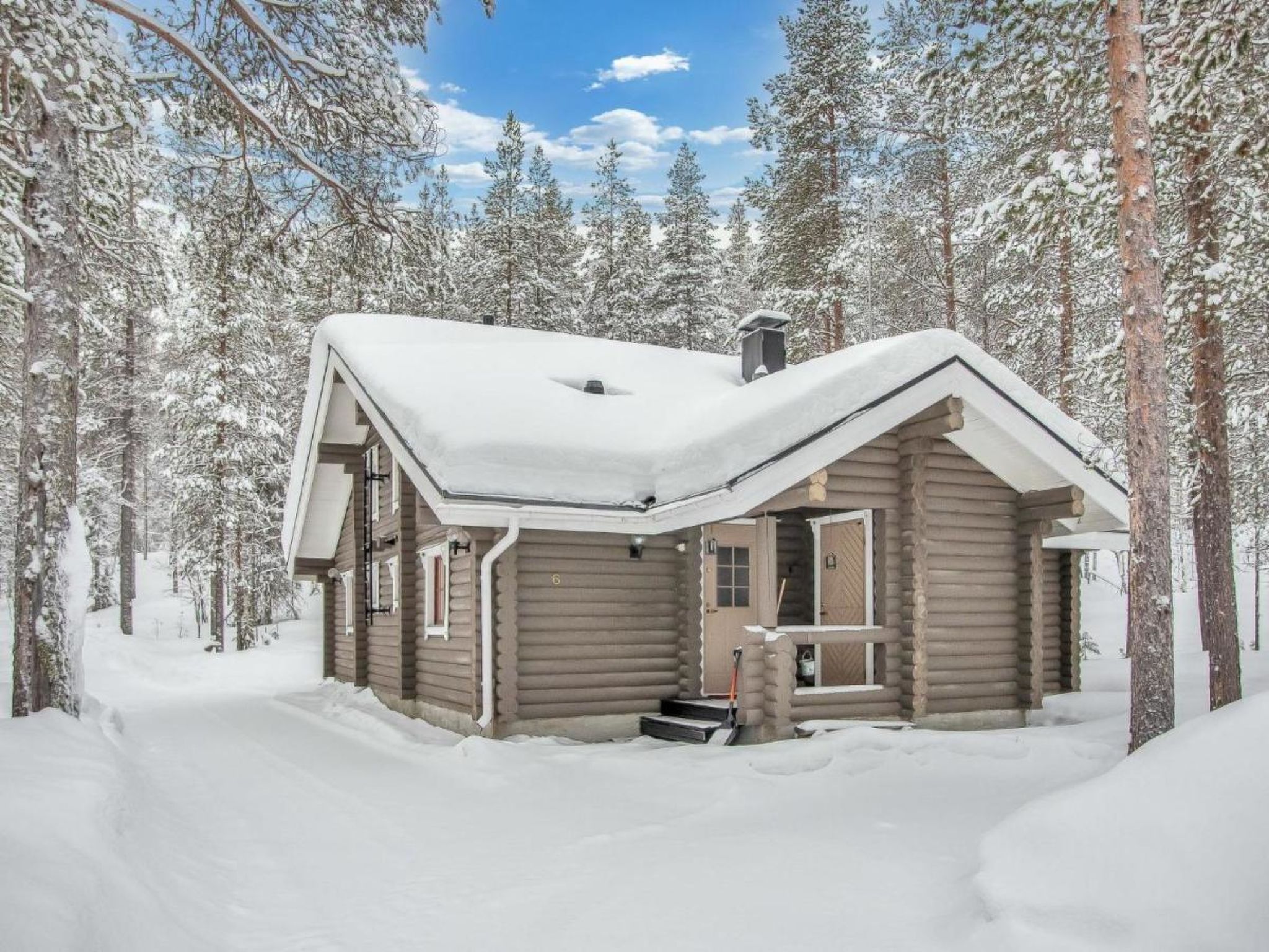 Cozy and renovated semi-detached house in Ylläs, Palovaara, in a peaceful location.

The property is set in a natural environment in Palovaara, offering excellent opportunities for both active outdoo..